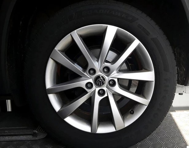 Škoda Kodiaq 1.5 TSI DSG Style 7Sitzer, AHK, RFK, Navi., ACC, Matrix-LED,