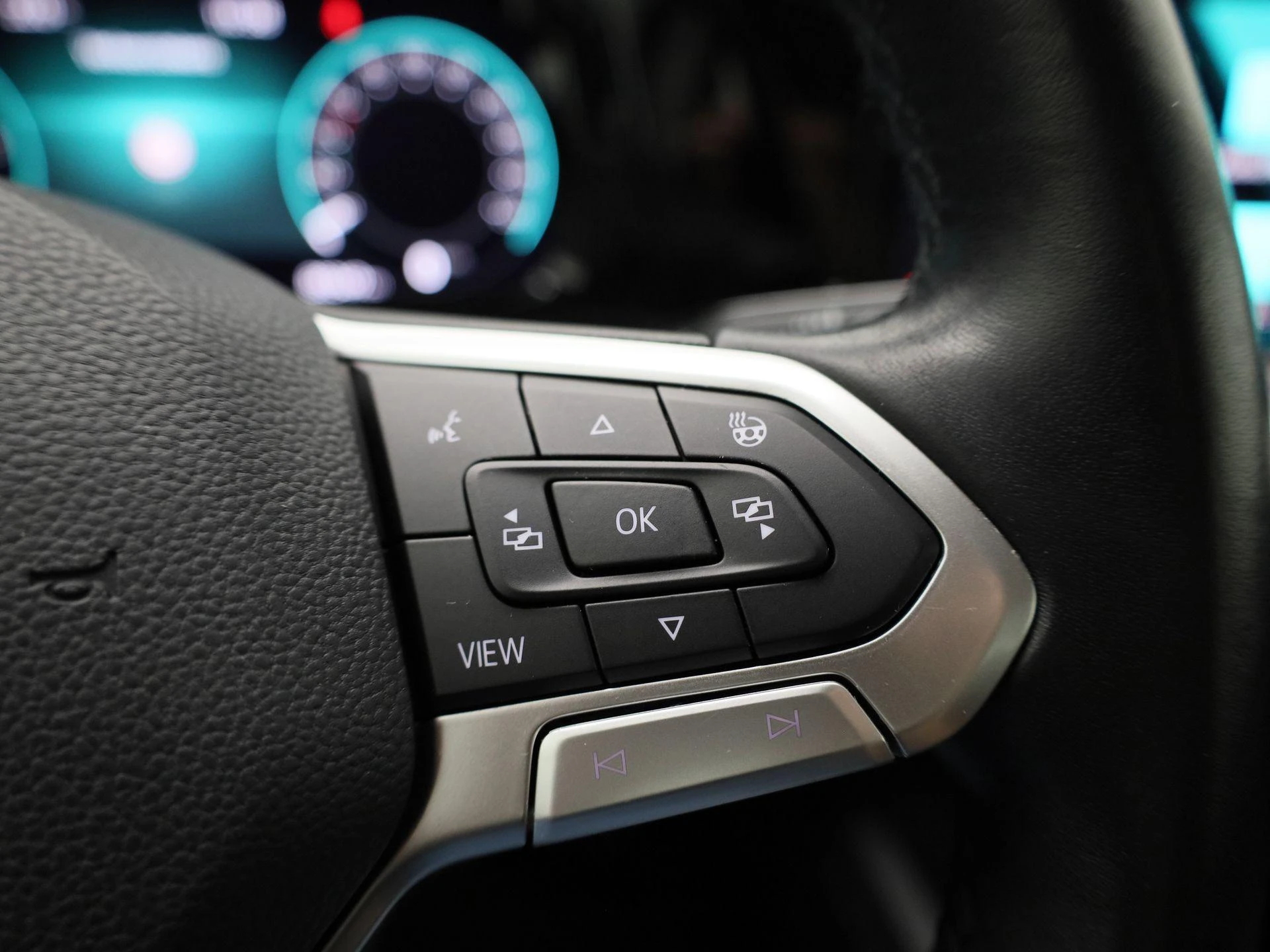 Volkswagen-Golf-image-18