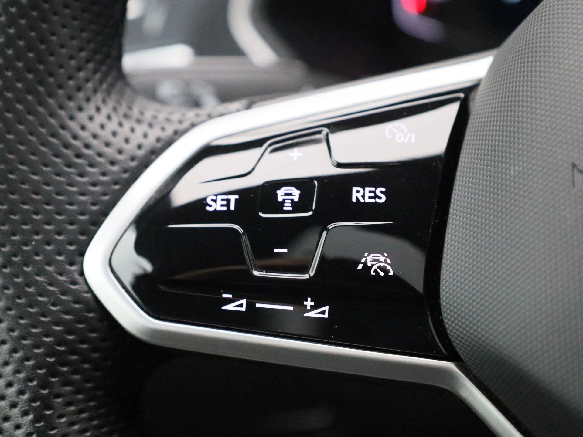 Volkswagen-Tiguan-image-18