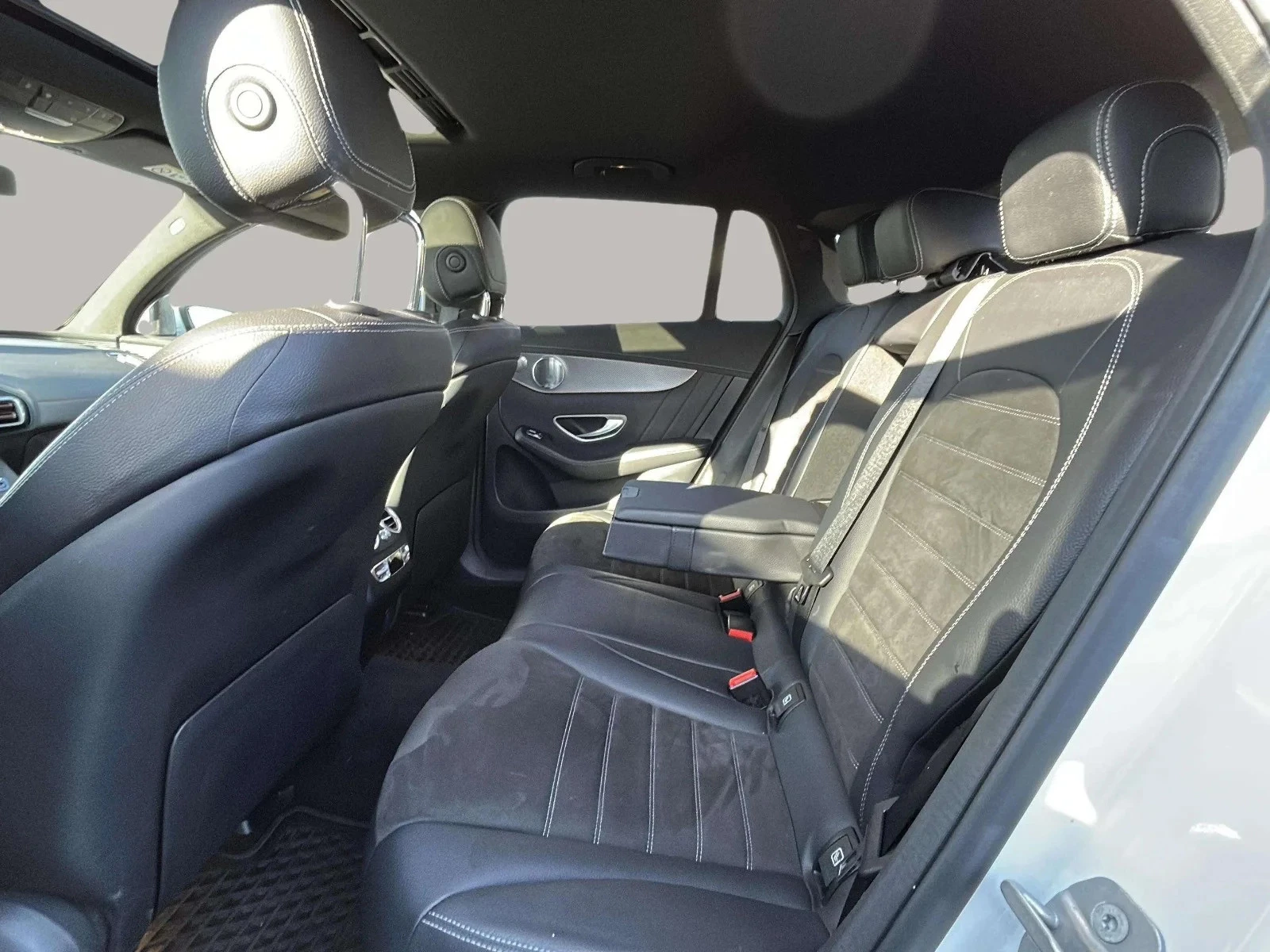 Mercedes-Benz-EQC-image-19