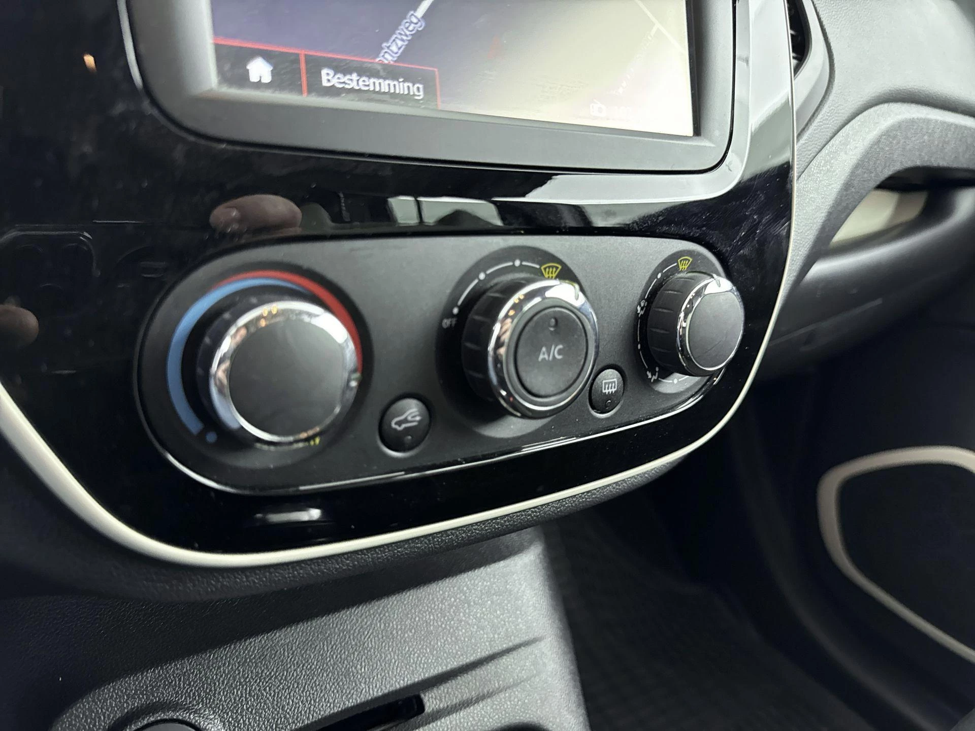 Renault-Captur-image-14