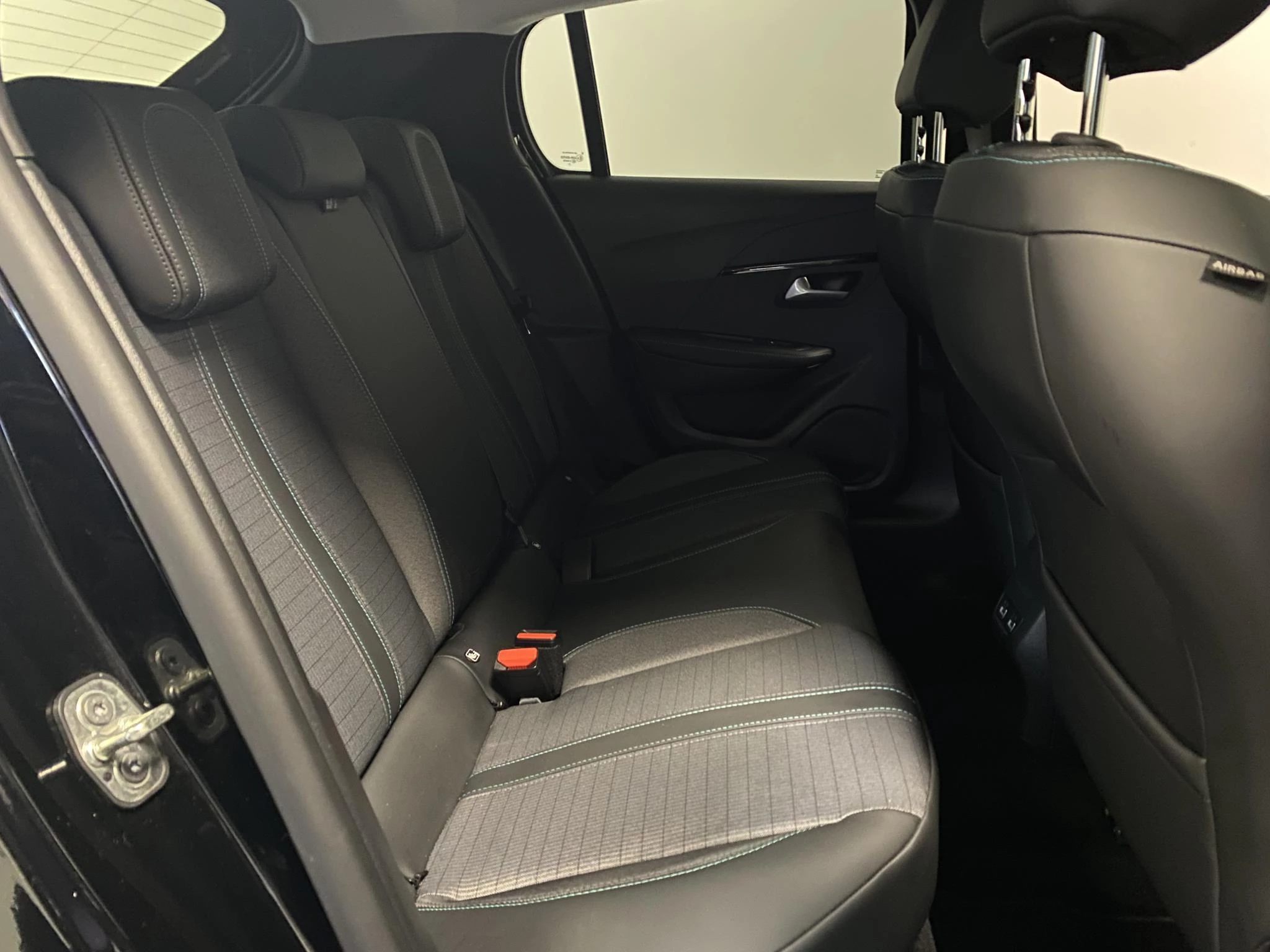 Peugeot-208-image-8