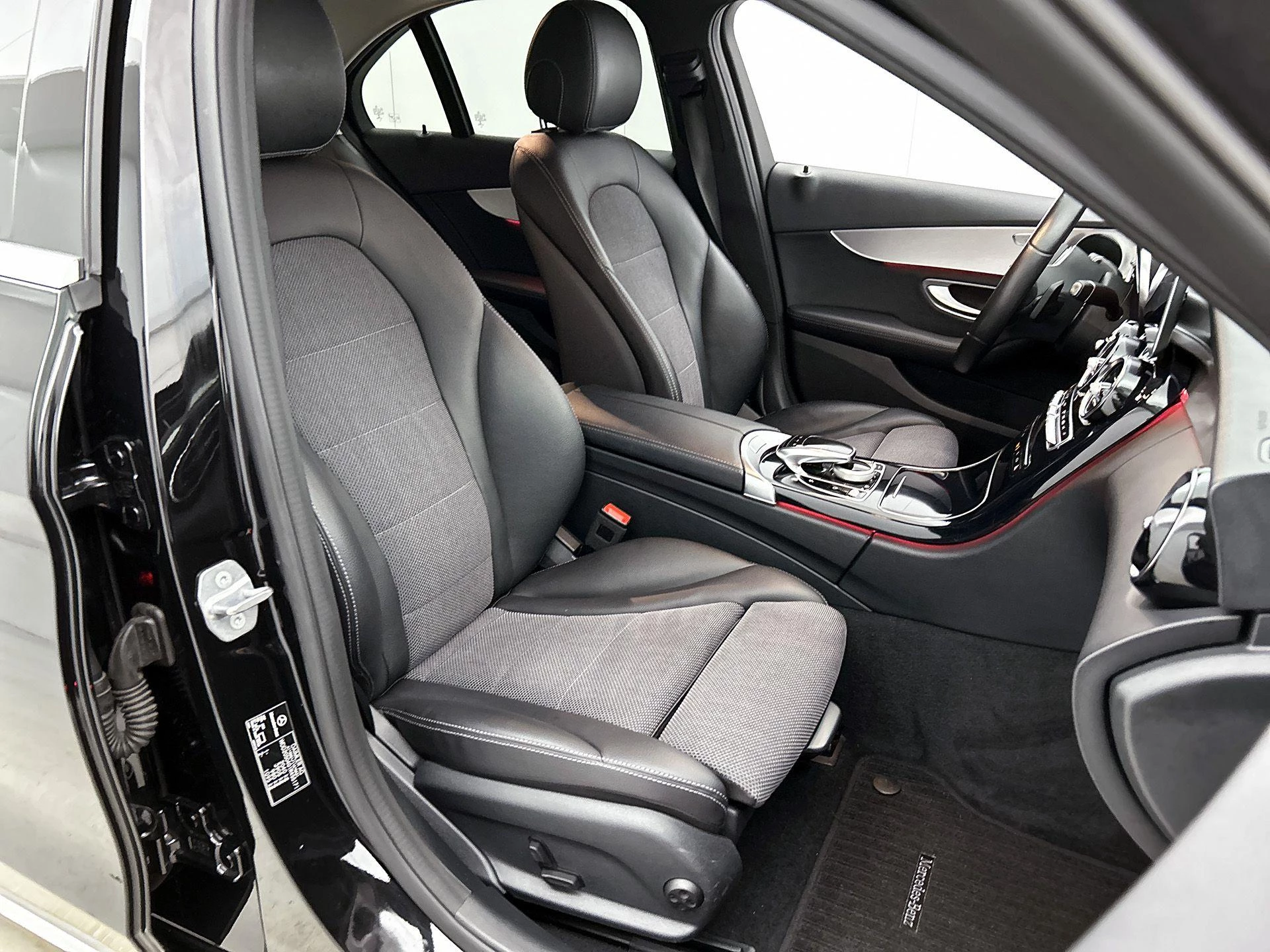Mercedes-Benz-C-Klasse-image-36