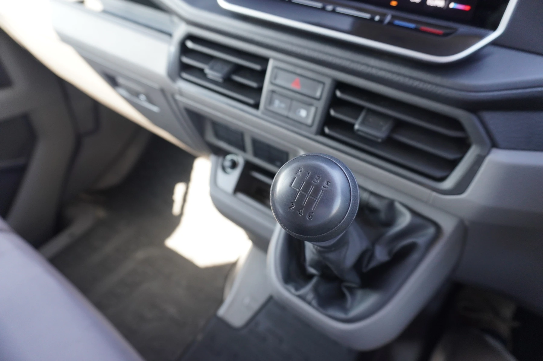 Volkswagen-Crafter-image-35