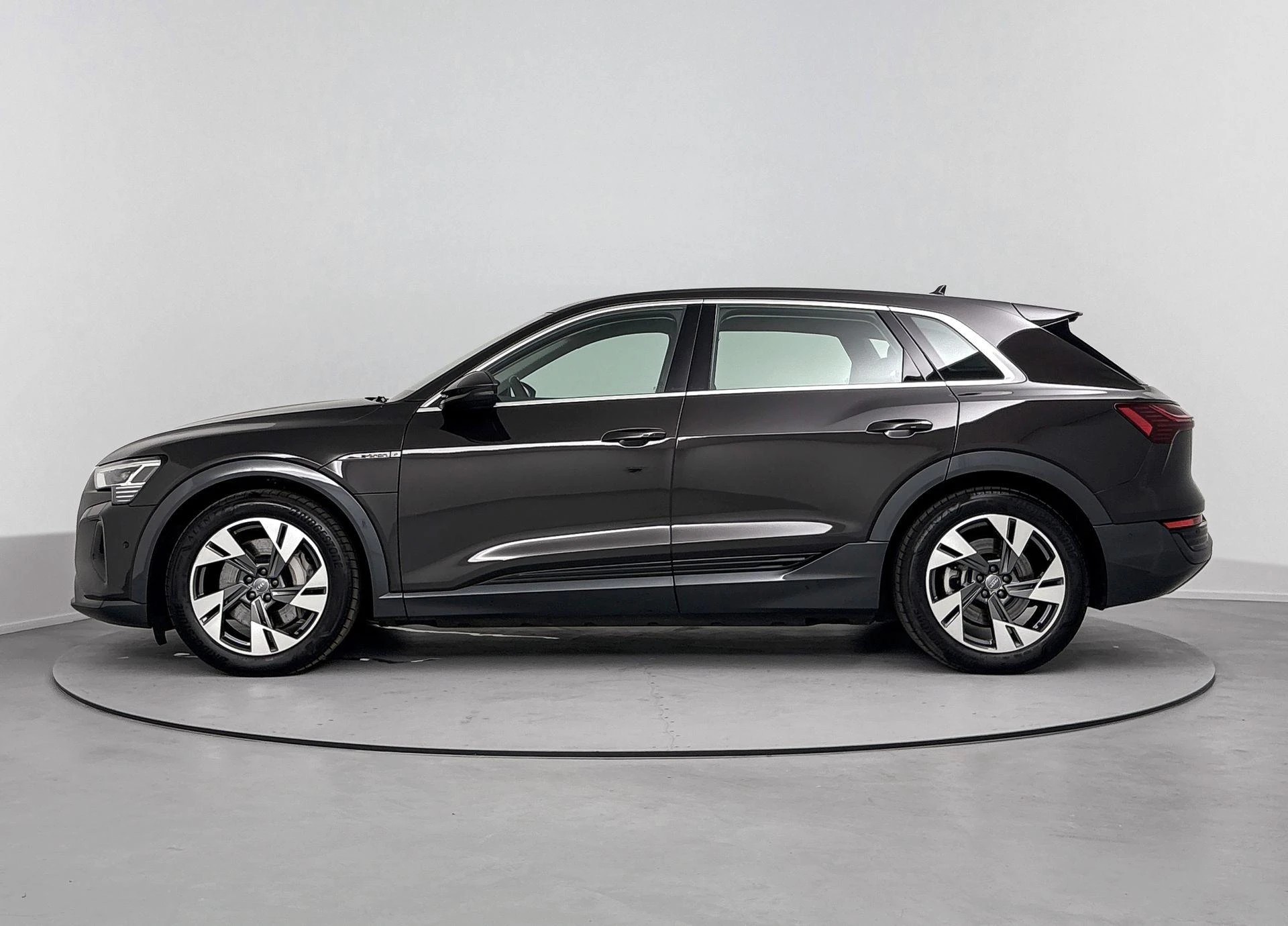 Audi-Q8 e-tron-image-1