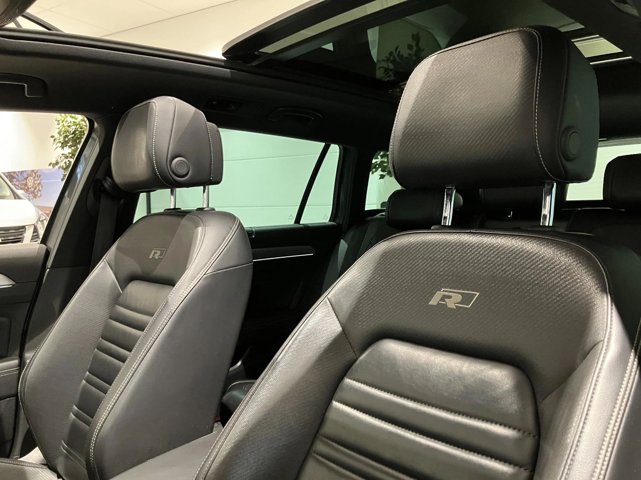 Volkswagen-Passat-image-18