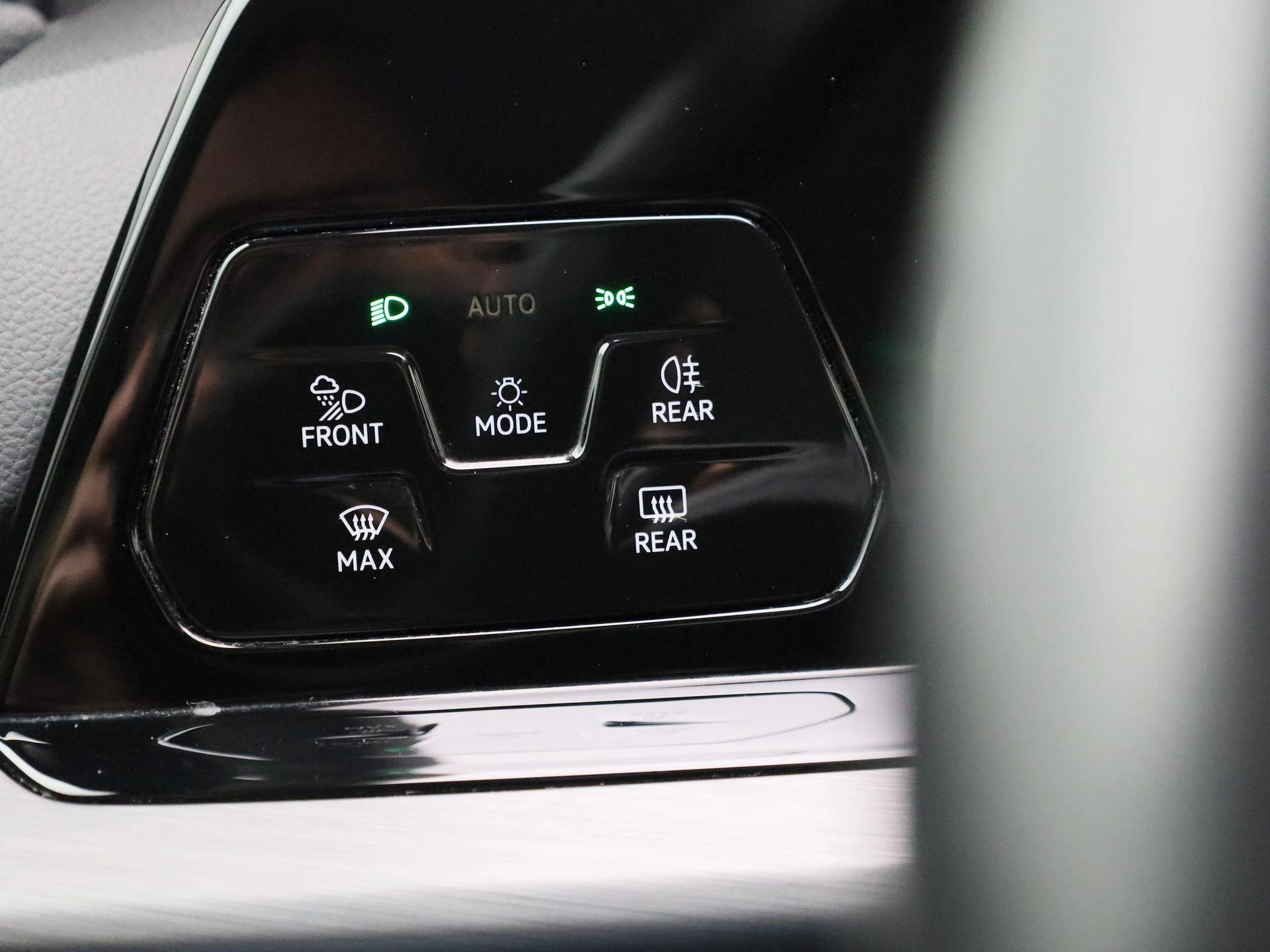 Volkswagen-Golf-image-18