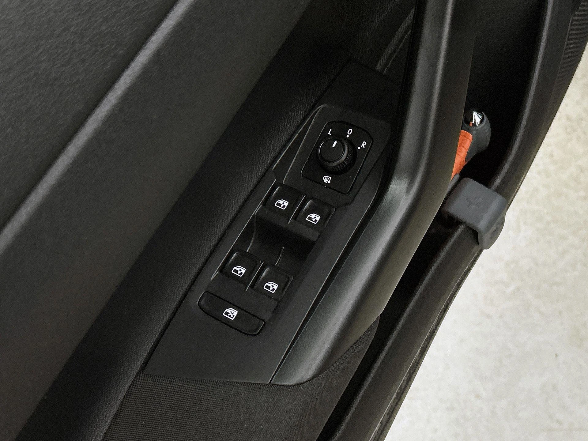 Volkswagen-Polo-image-27
