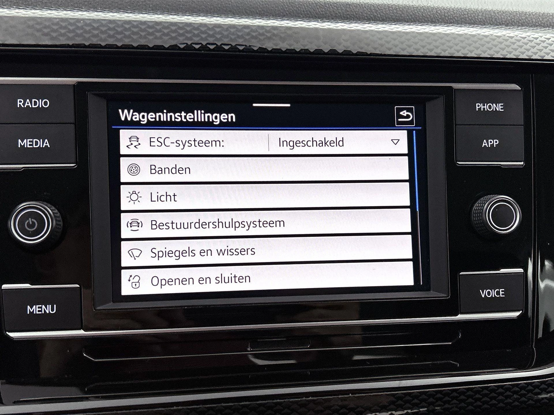Volkswagen-Polo-image-8