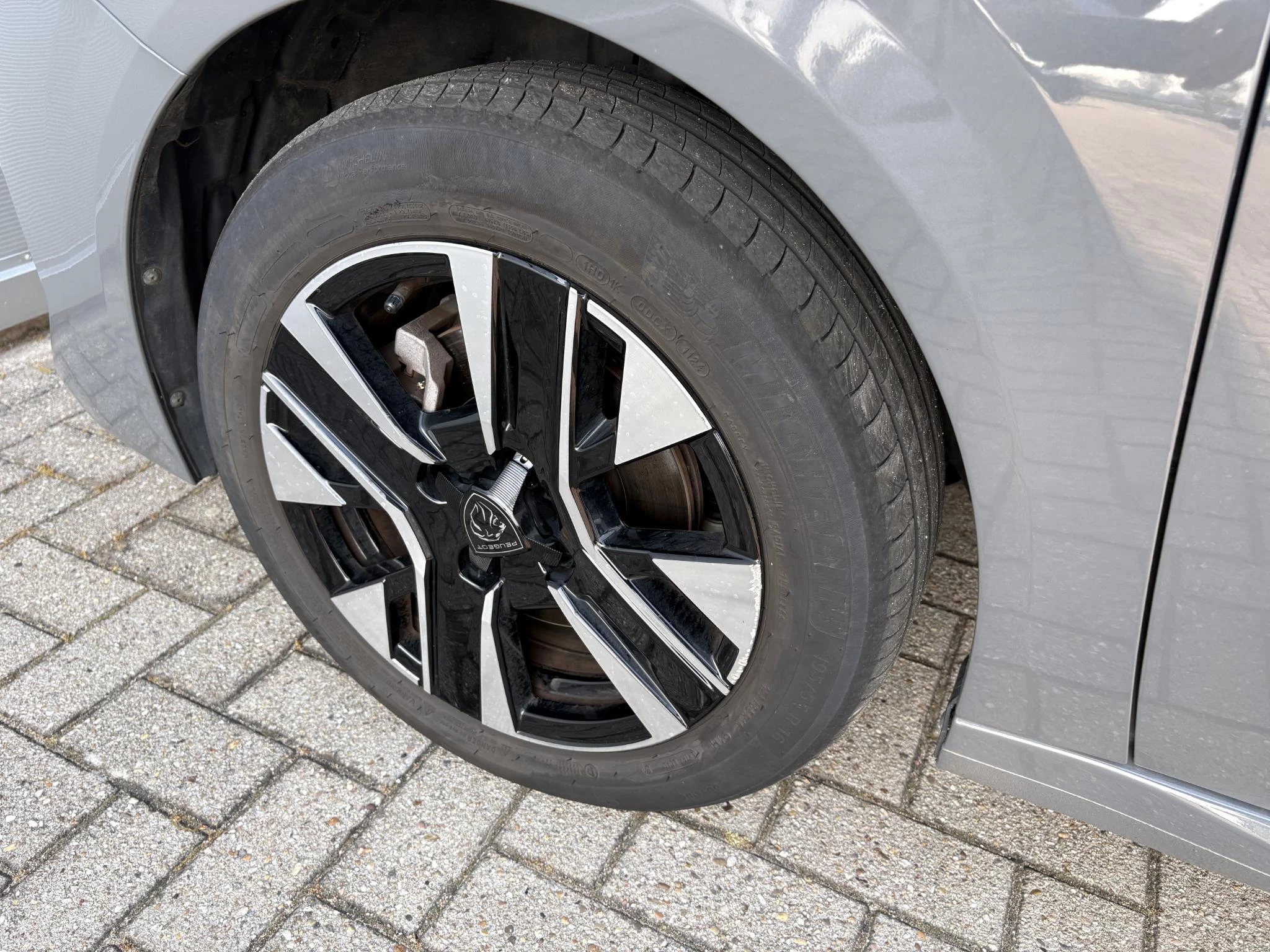 Peugeot-208-image-20