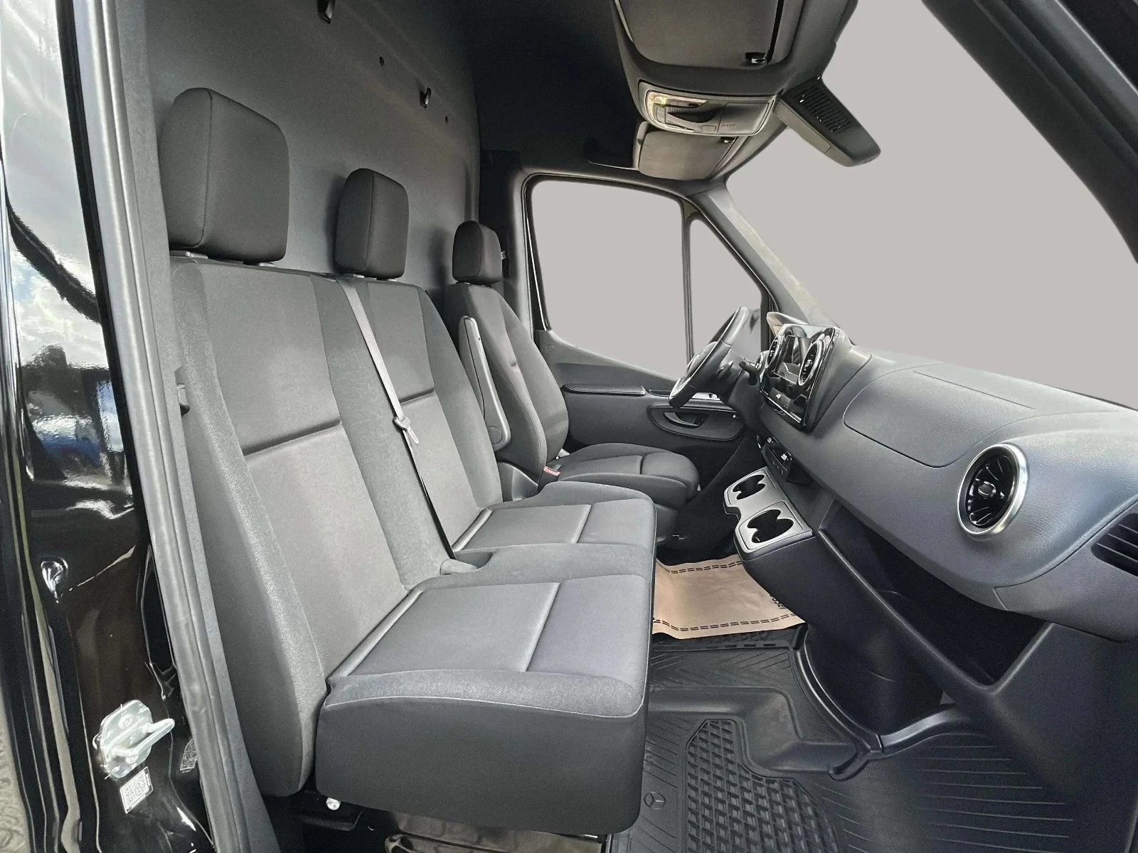 Mercedes-Benz-Sprinter-image-9