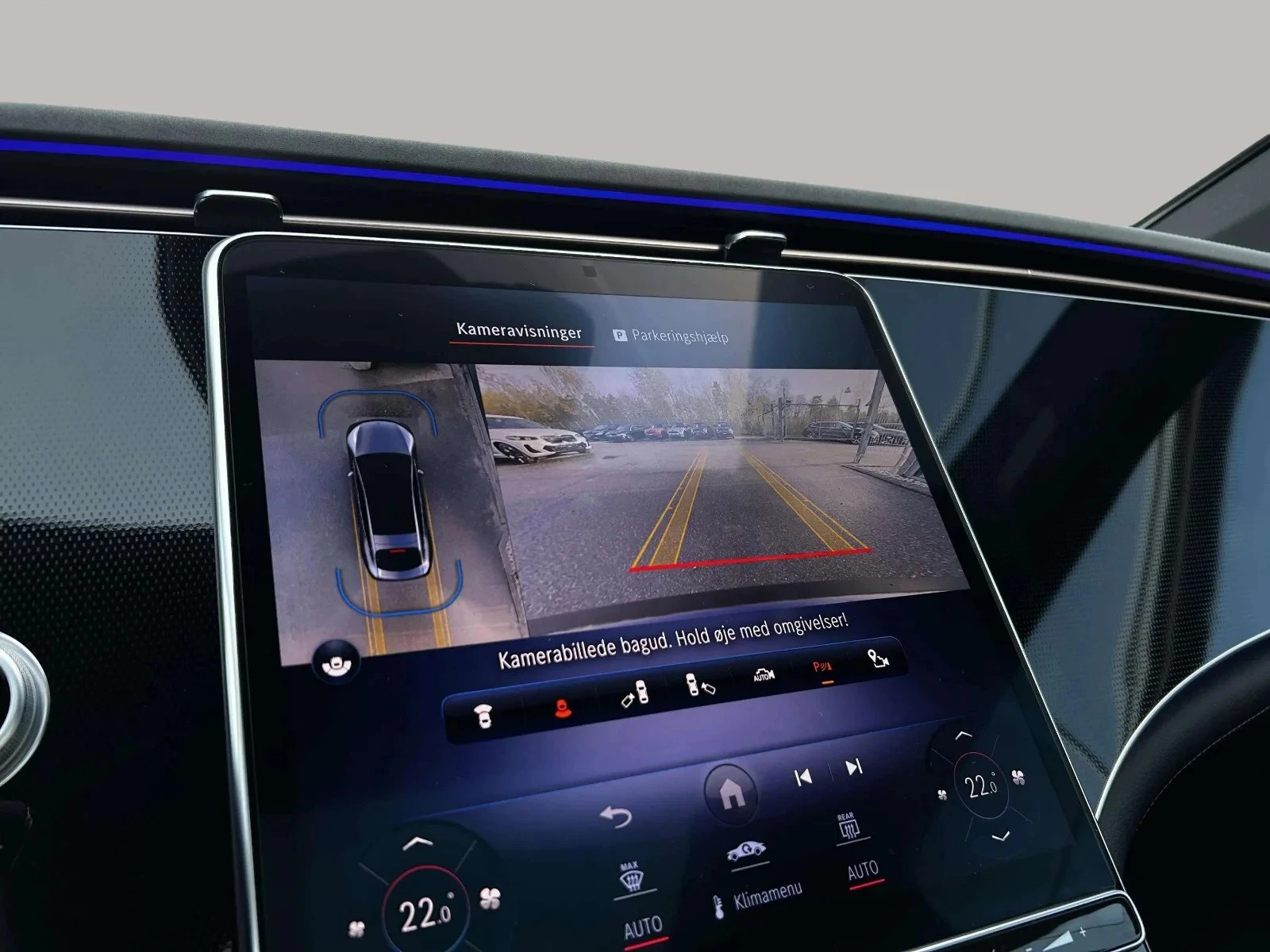 Mercedes-Benz-EQS-image-18