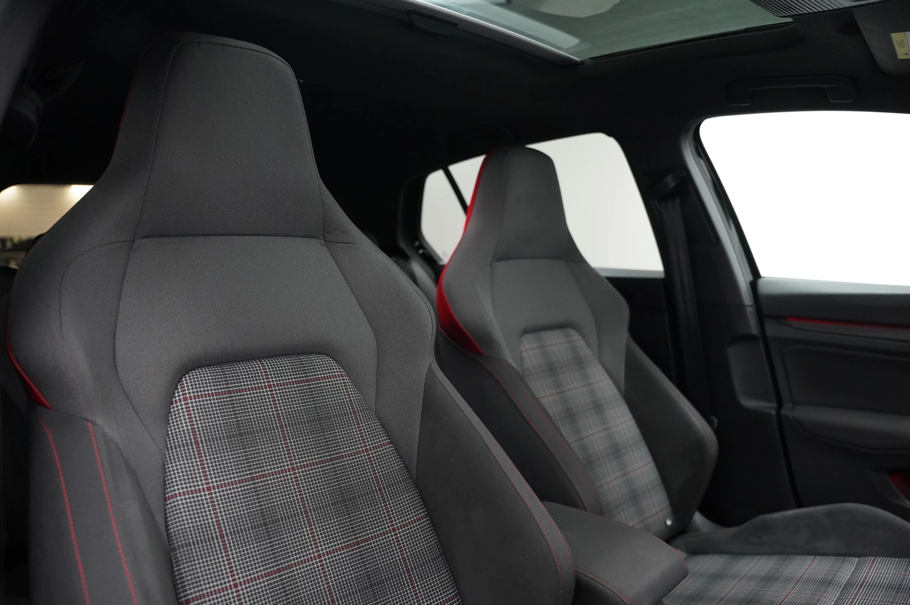 Volkswagen-Golf-image-9