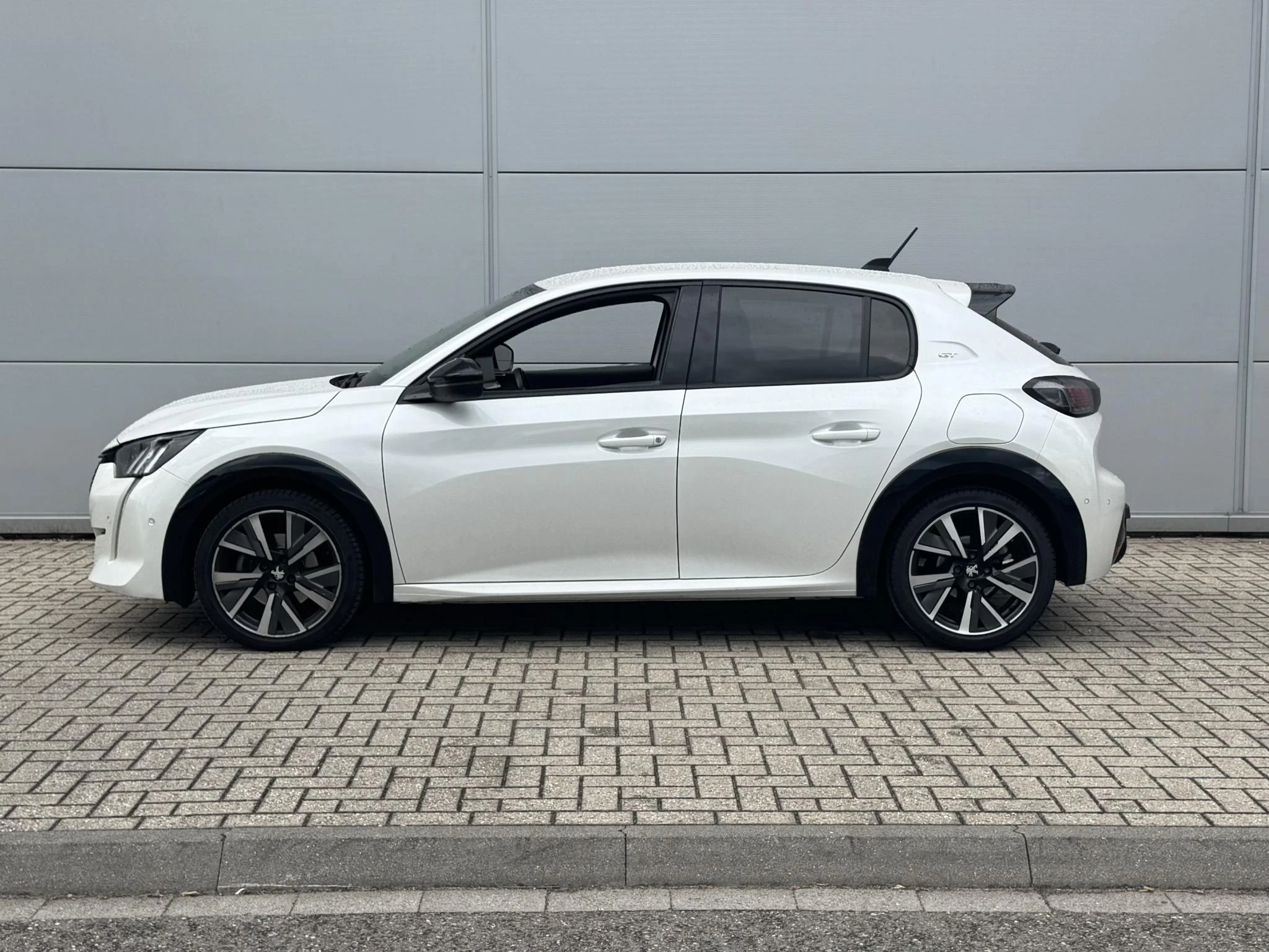 Peugeot-208-image-2