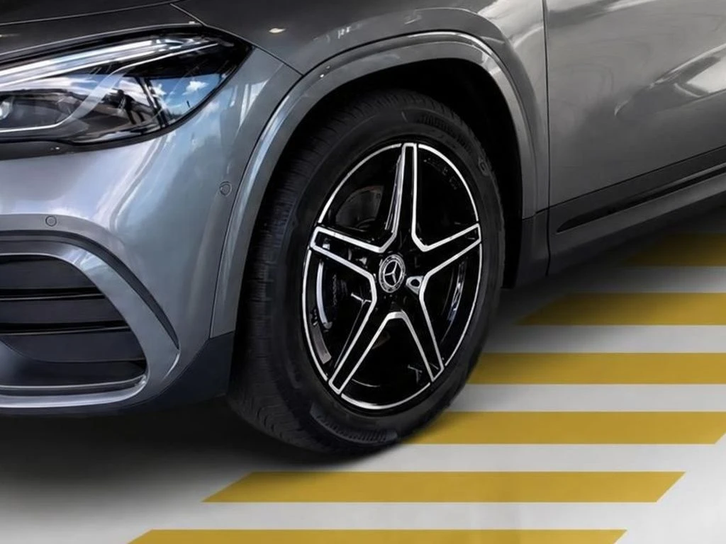 Mercedes-Benz-GLA 200 d-image-5