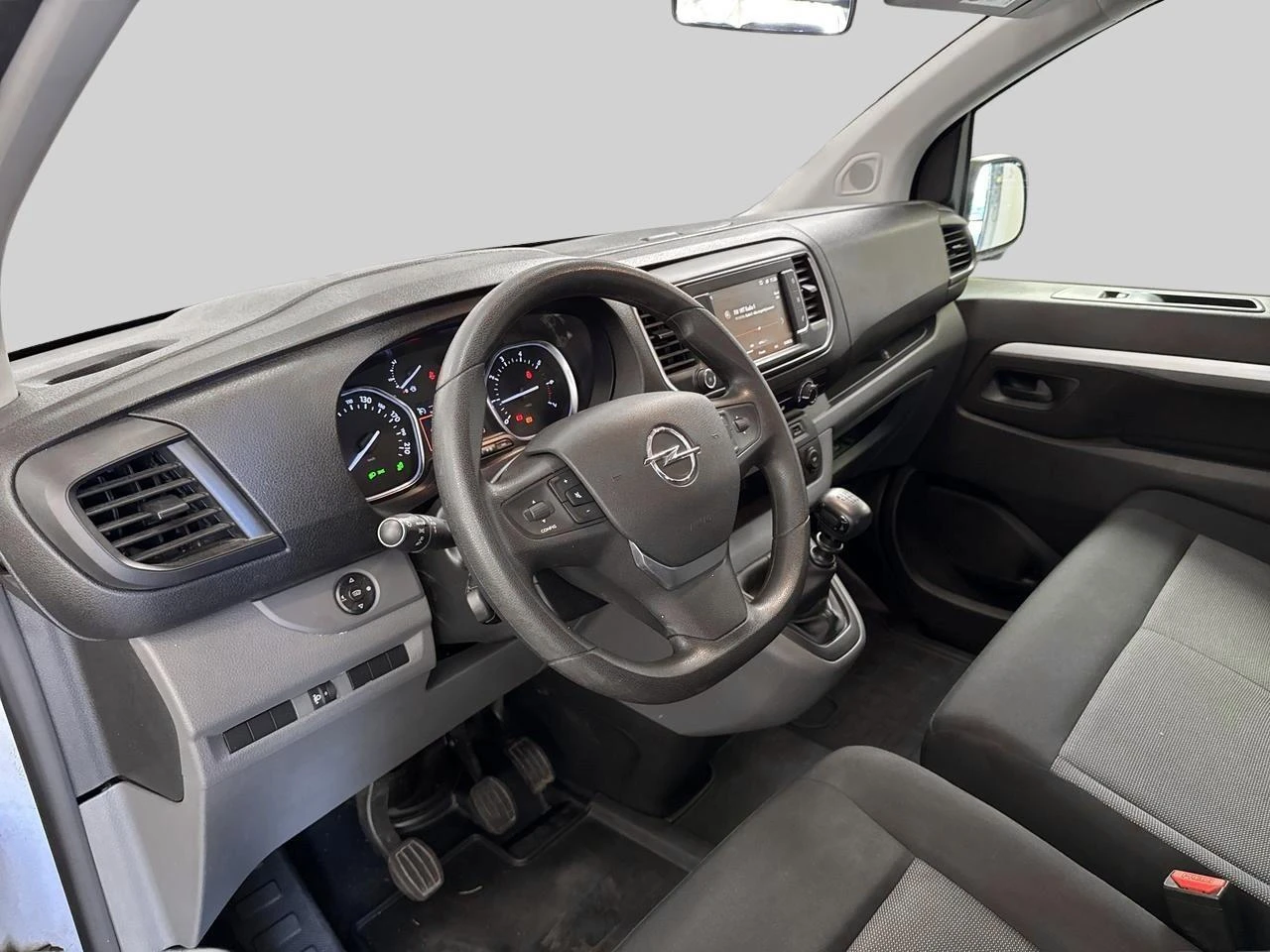 Opel-Vivaro-image-8