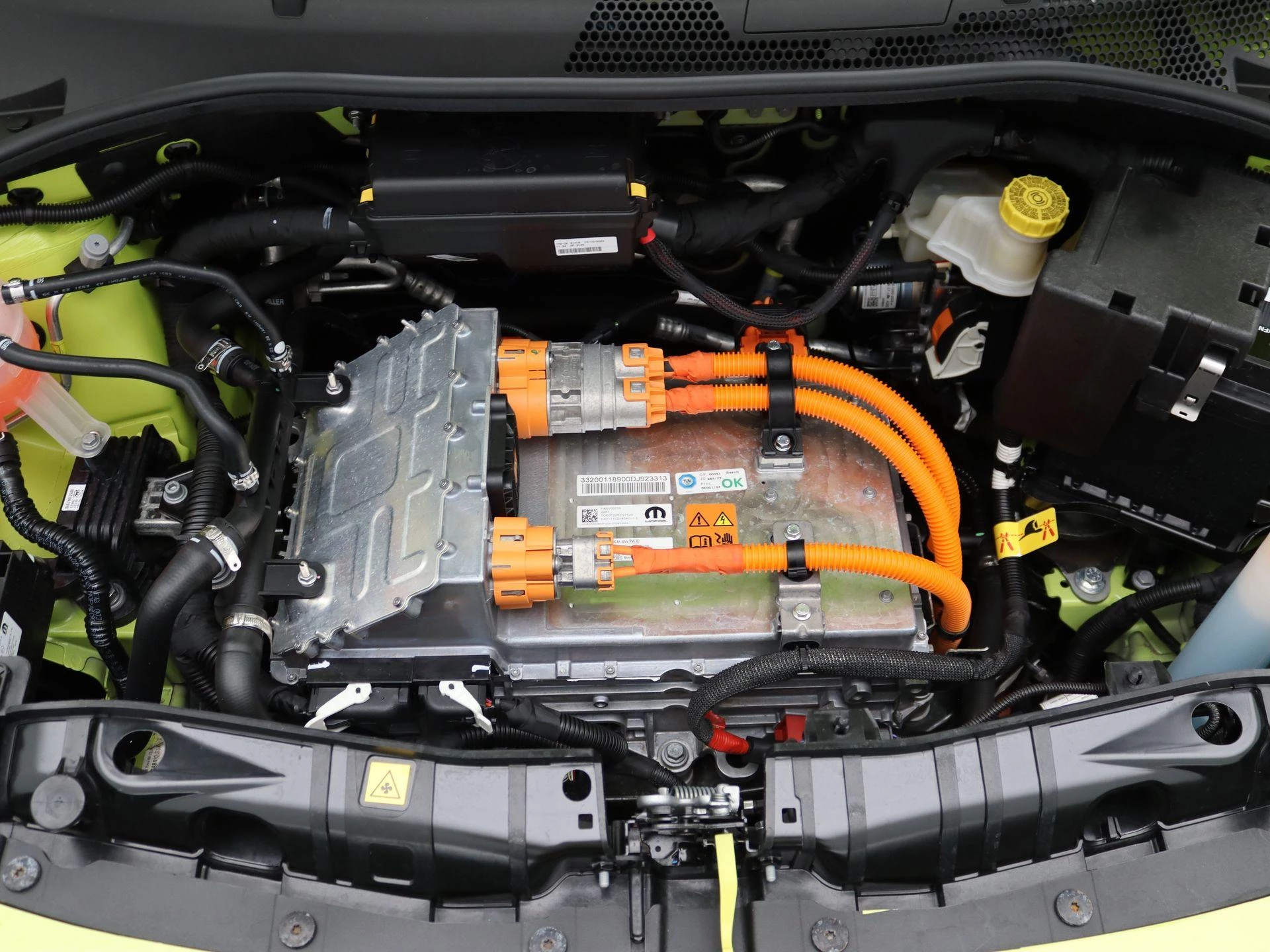 Abarth-500e-image-26