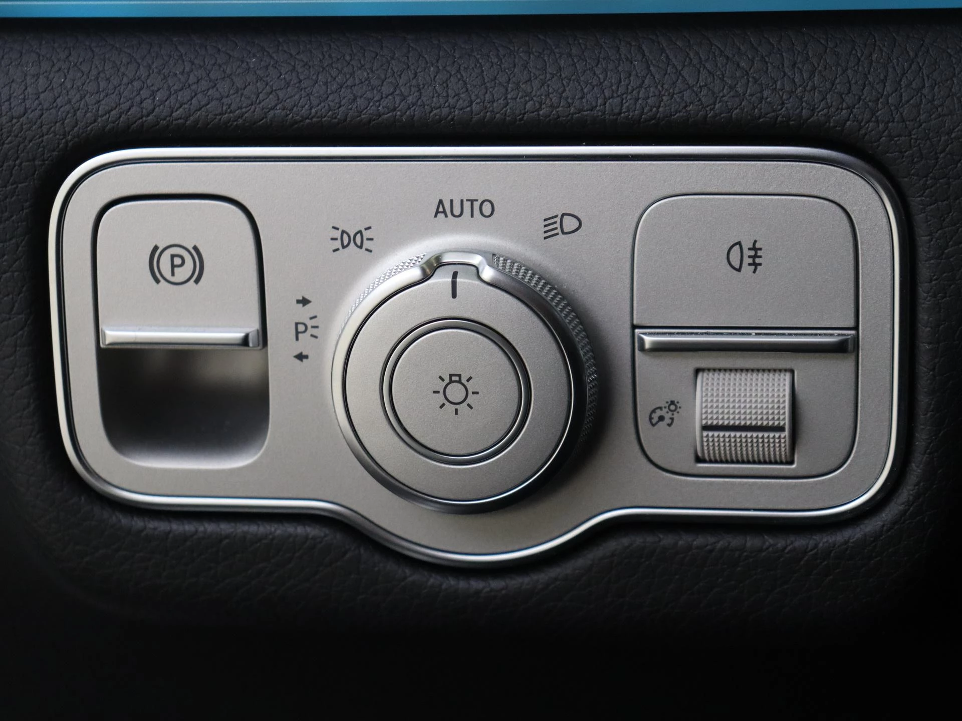 Mercedes-Benz-GLE-image-25