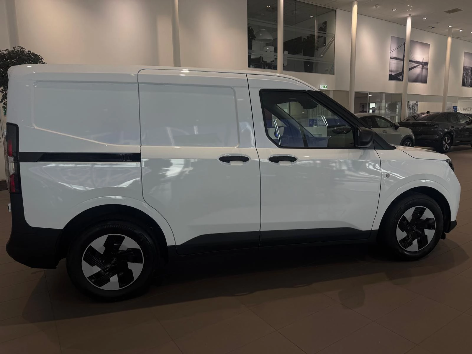 Ford E-Transit Courier