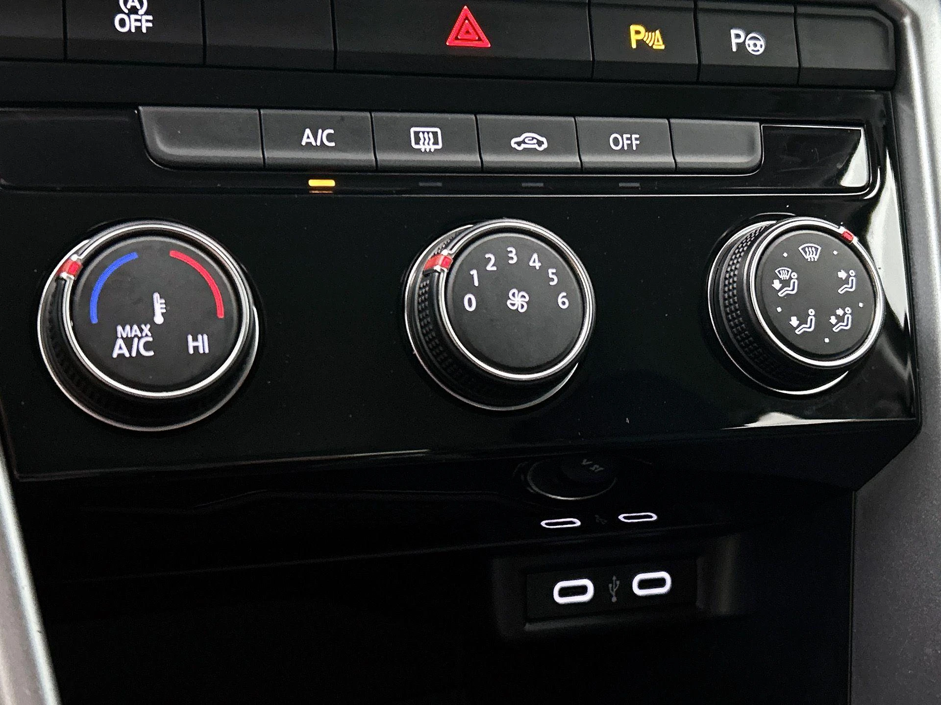 Volkswagen-T-Roc-image-18