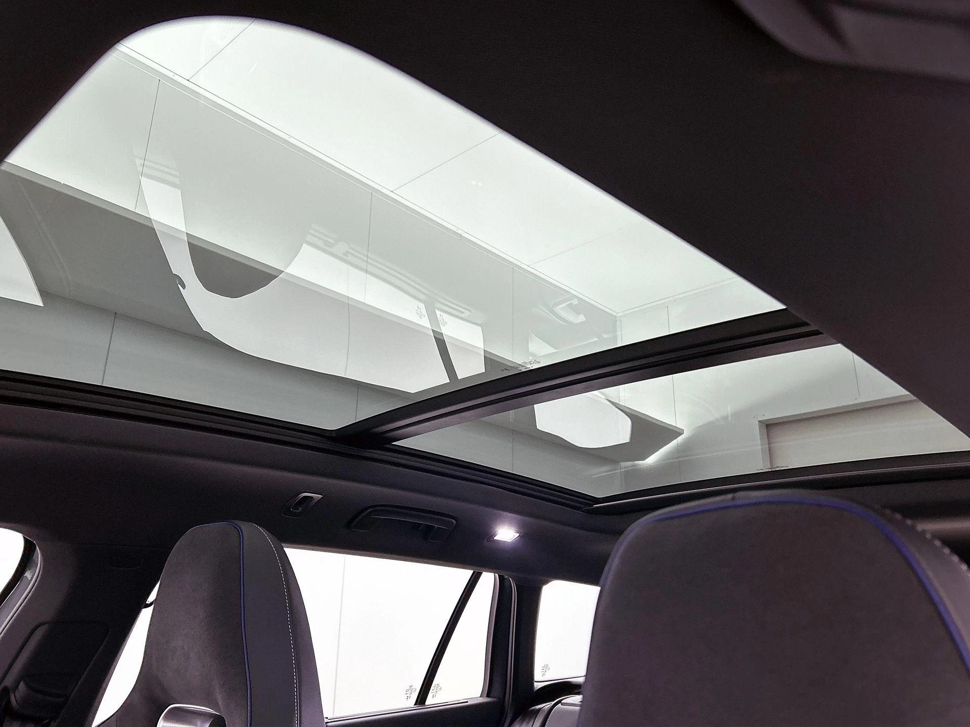 Volkswagen-Passat-image-43