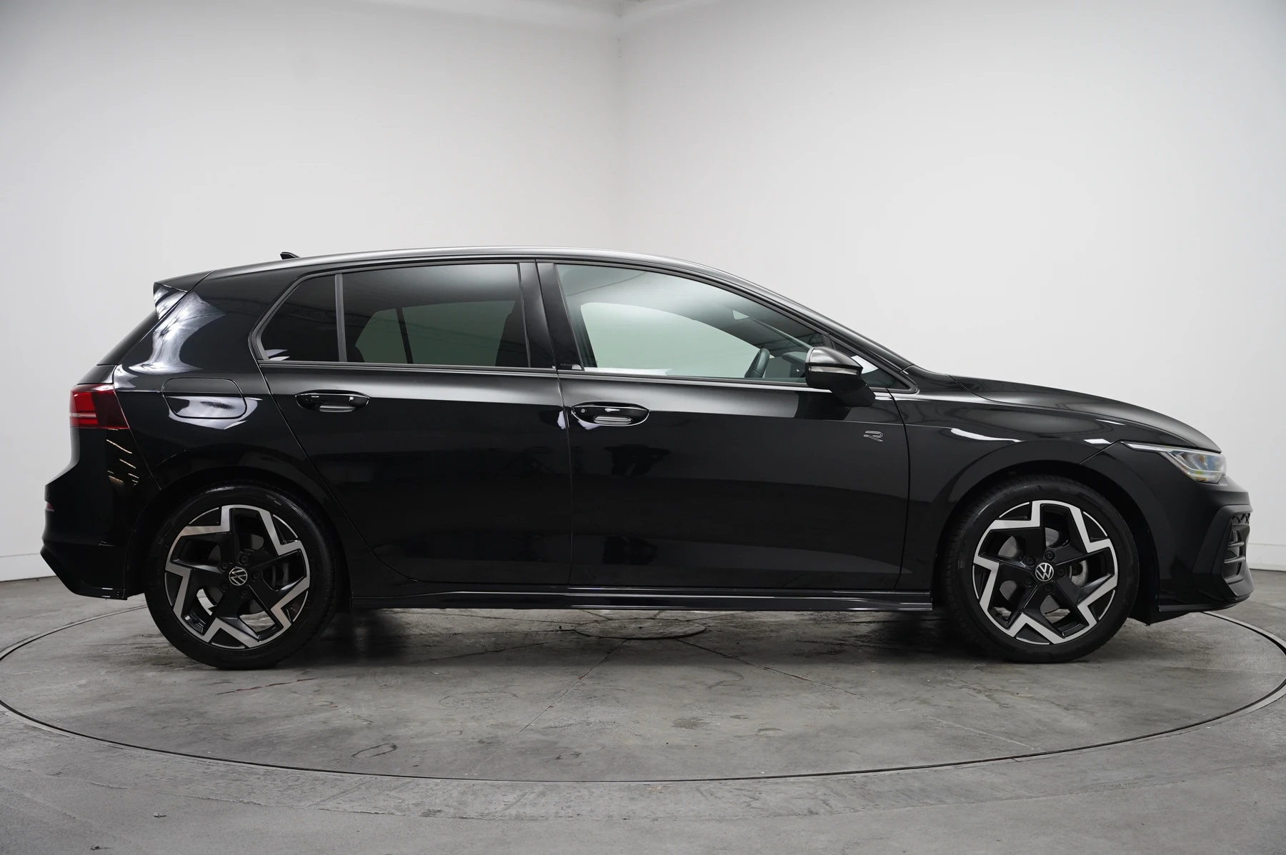 Volkswagen-Golf-image-3