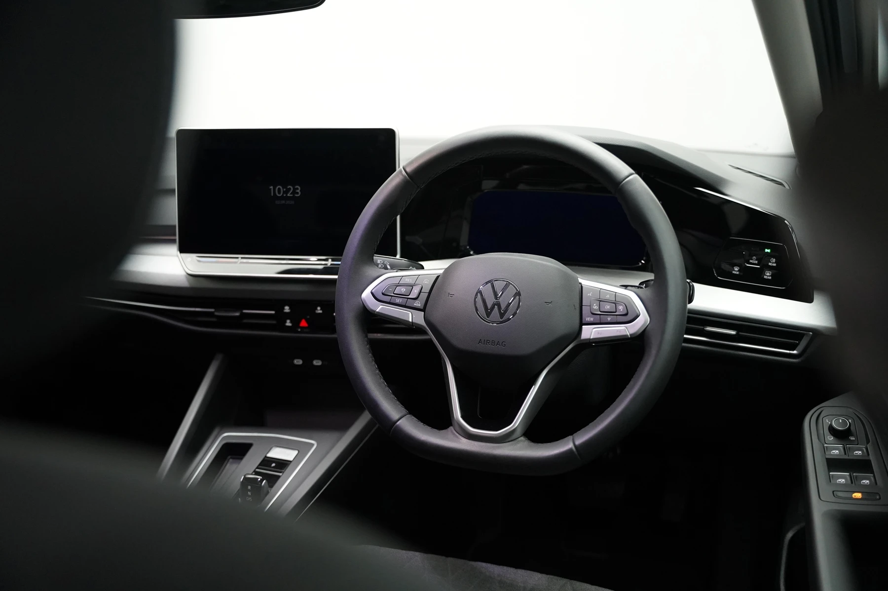 Volkswagen-Golf-image-8
