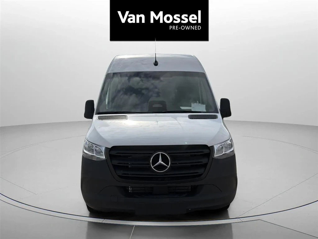 Mercedes-Benz-Sprinter-image-7