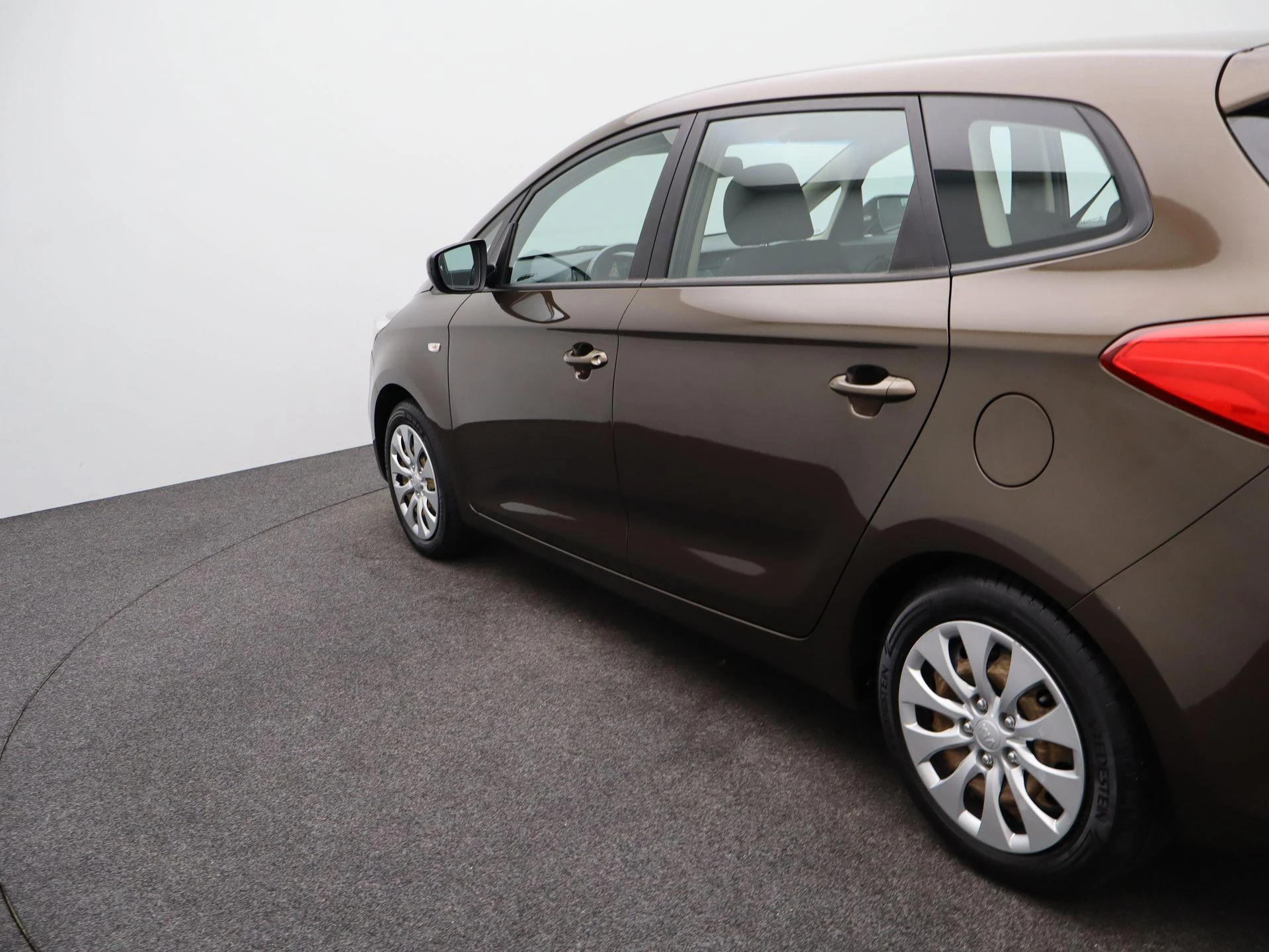 Kia Carens 1.6 GDi First Edition