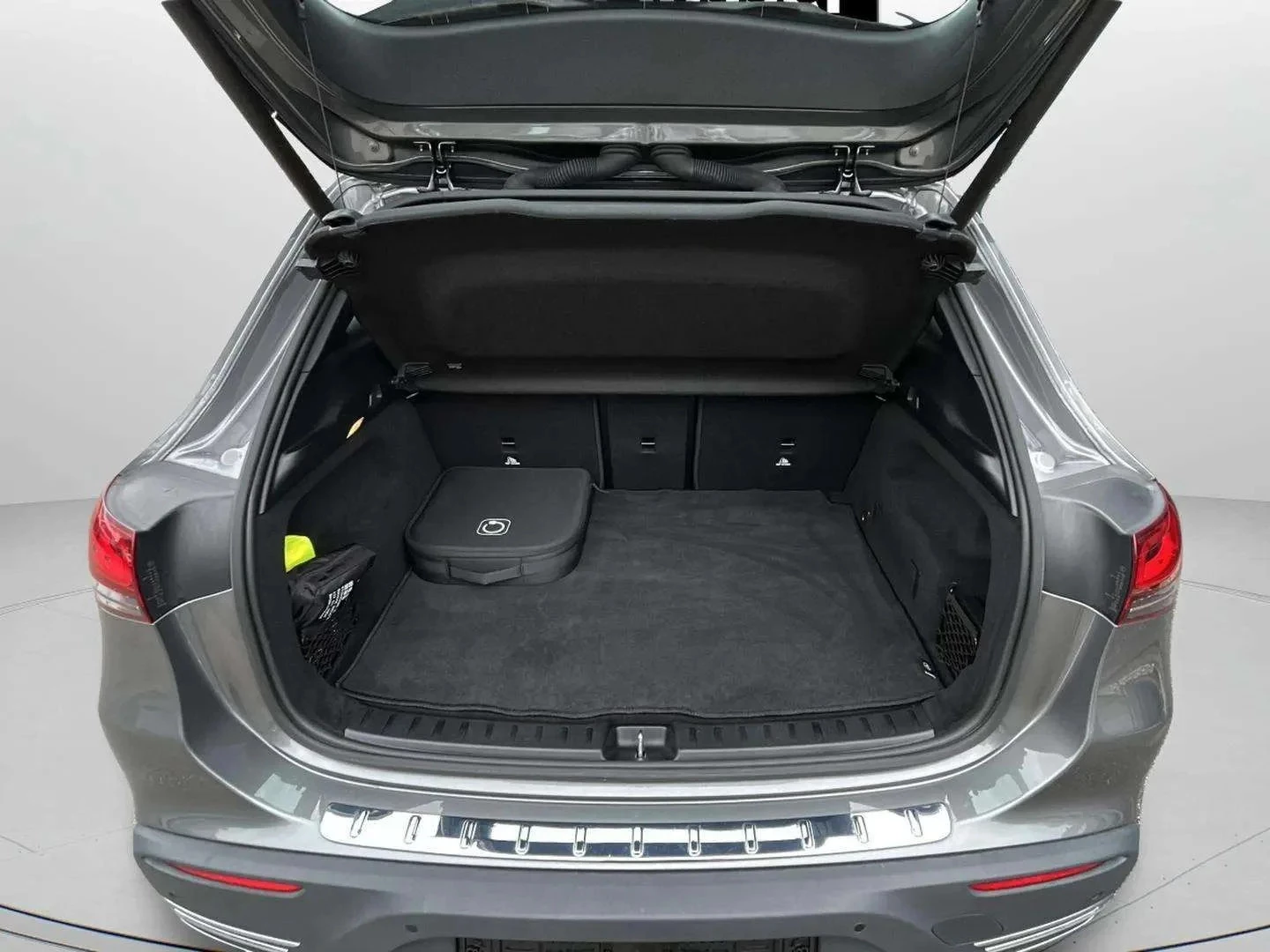 Mercedes-Benz-EQA-image-17