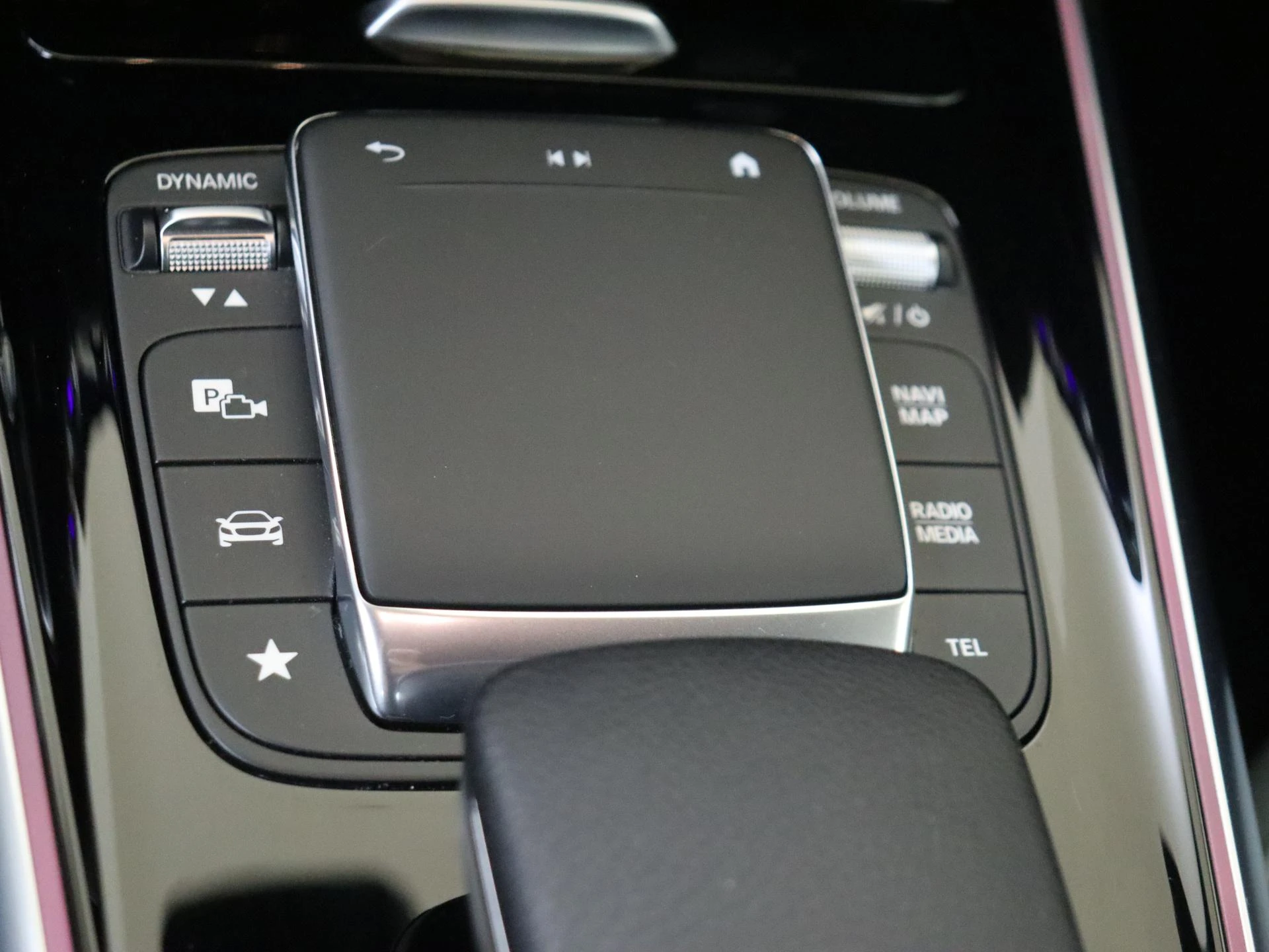 Mercedes-Benz-GLA-image-20