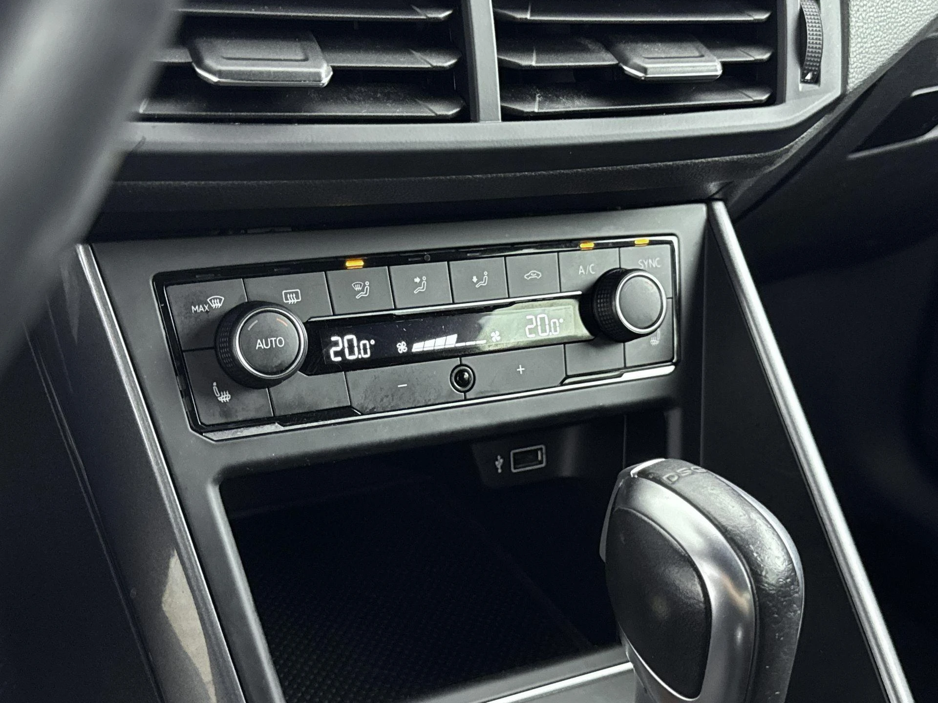 Volkswagen-Polo-image-18