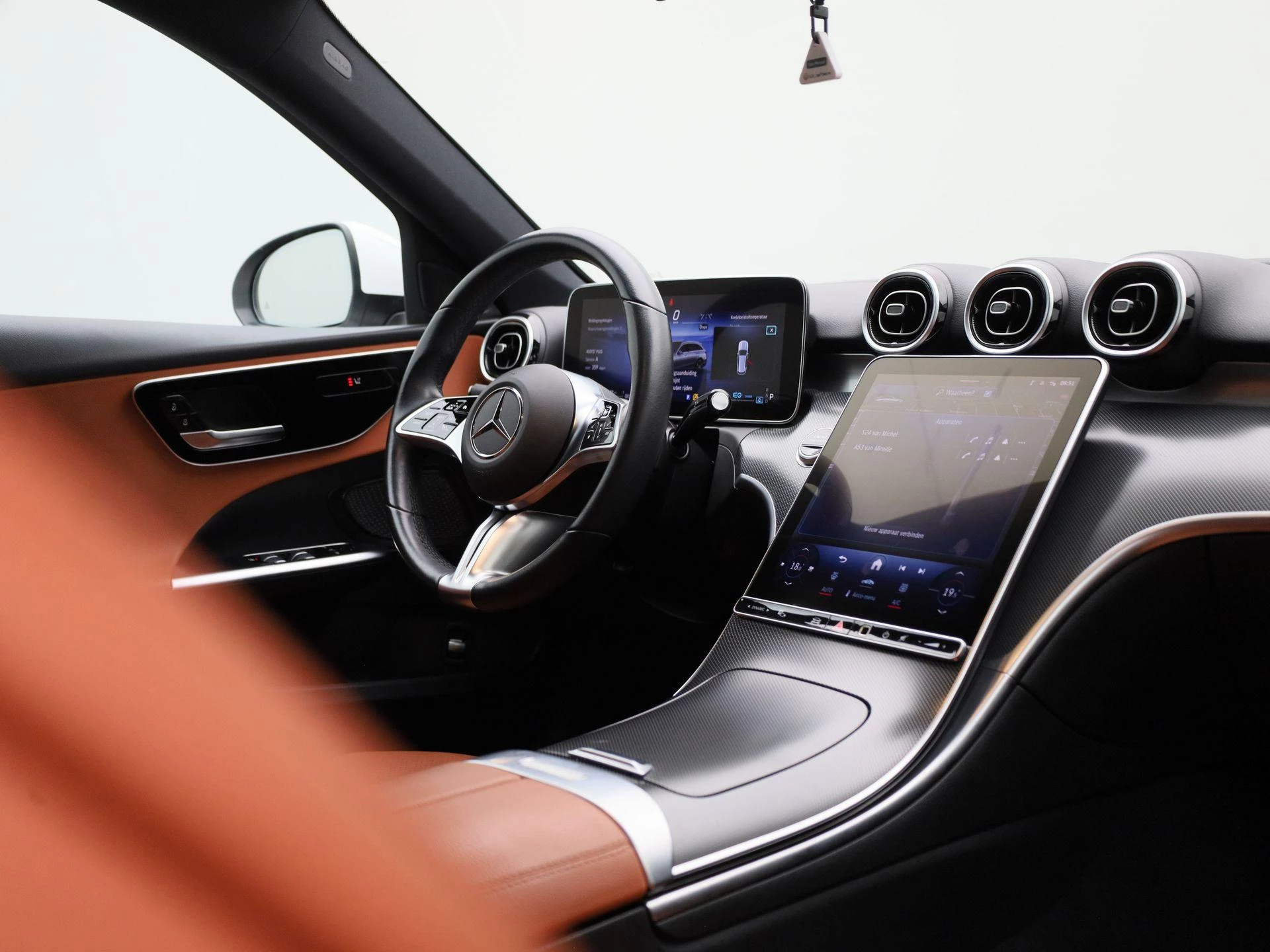 Mercedes-Benz-C-Klasse-image-35