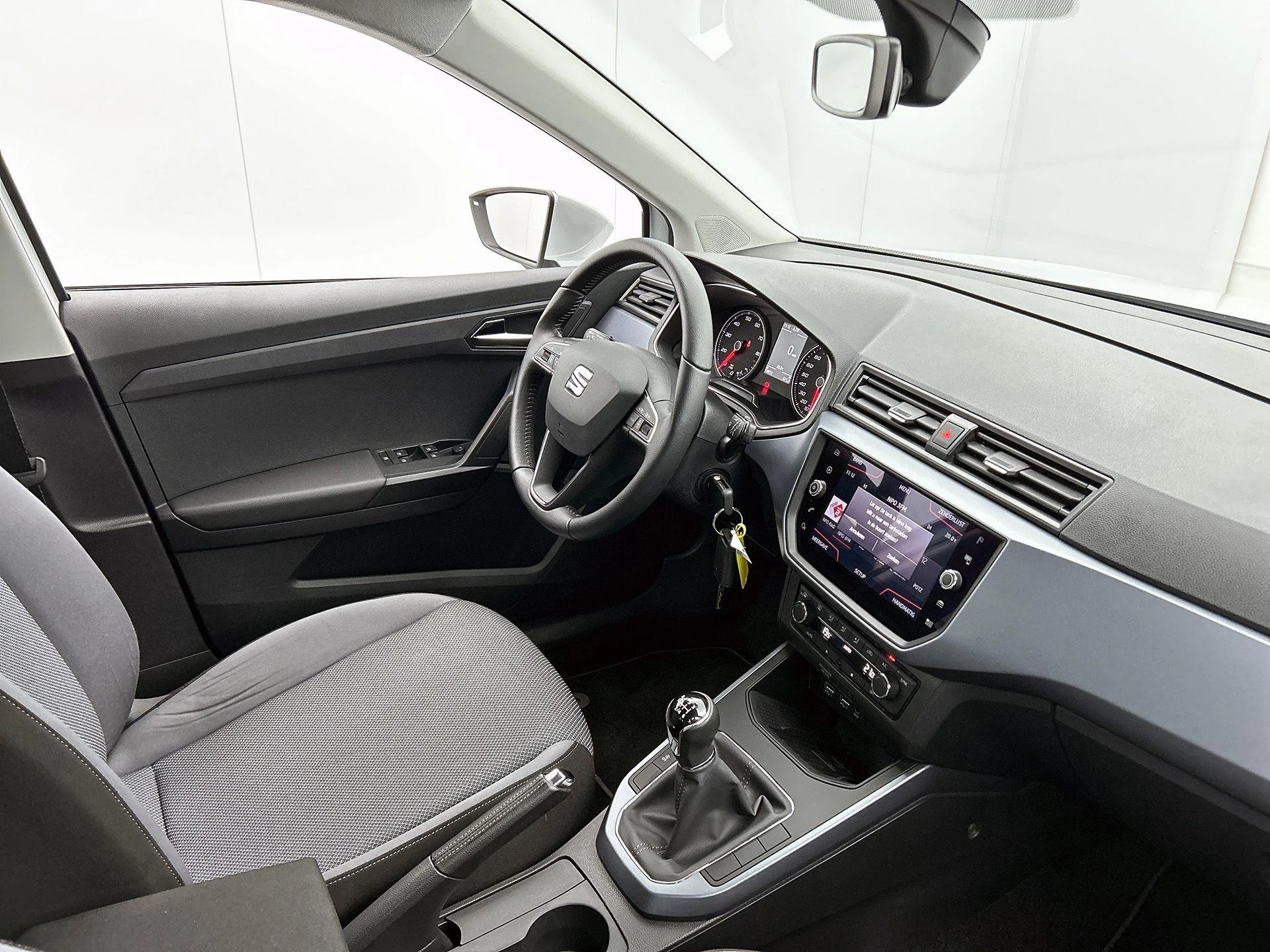 SEAT-Arona-image-18