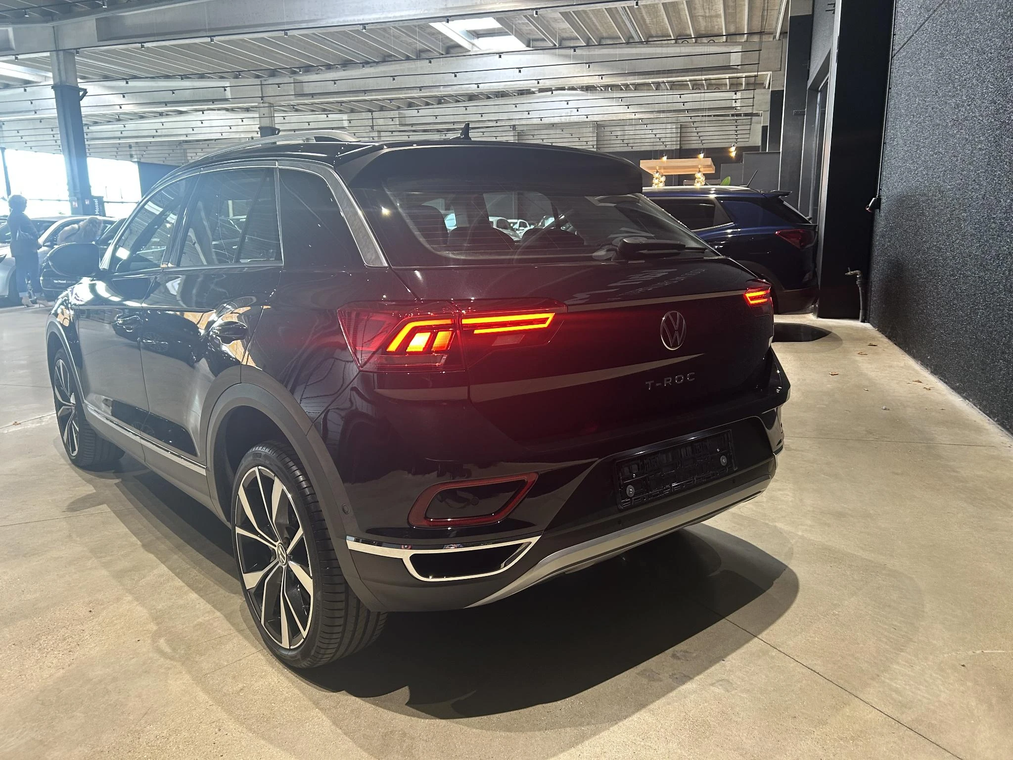Volkswagen-T-Roc-image-2