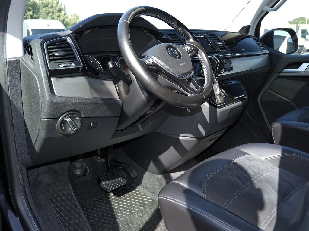Volkswagen-Transporter-image-6