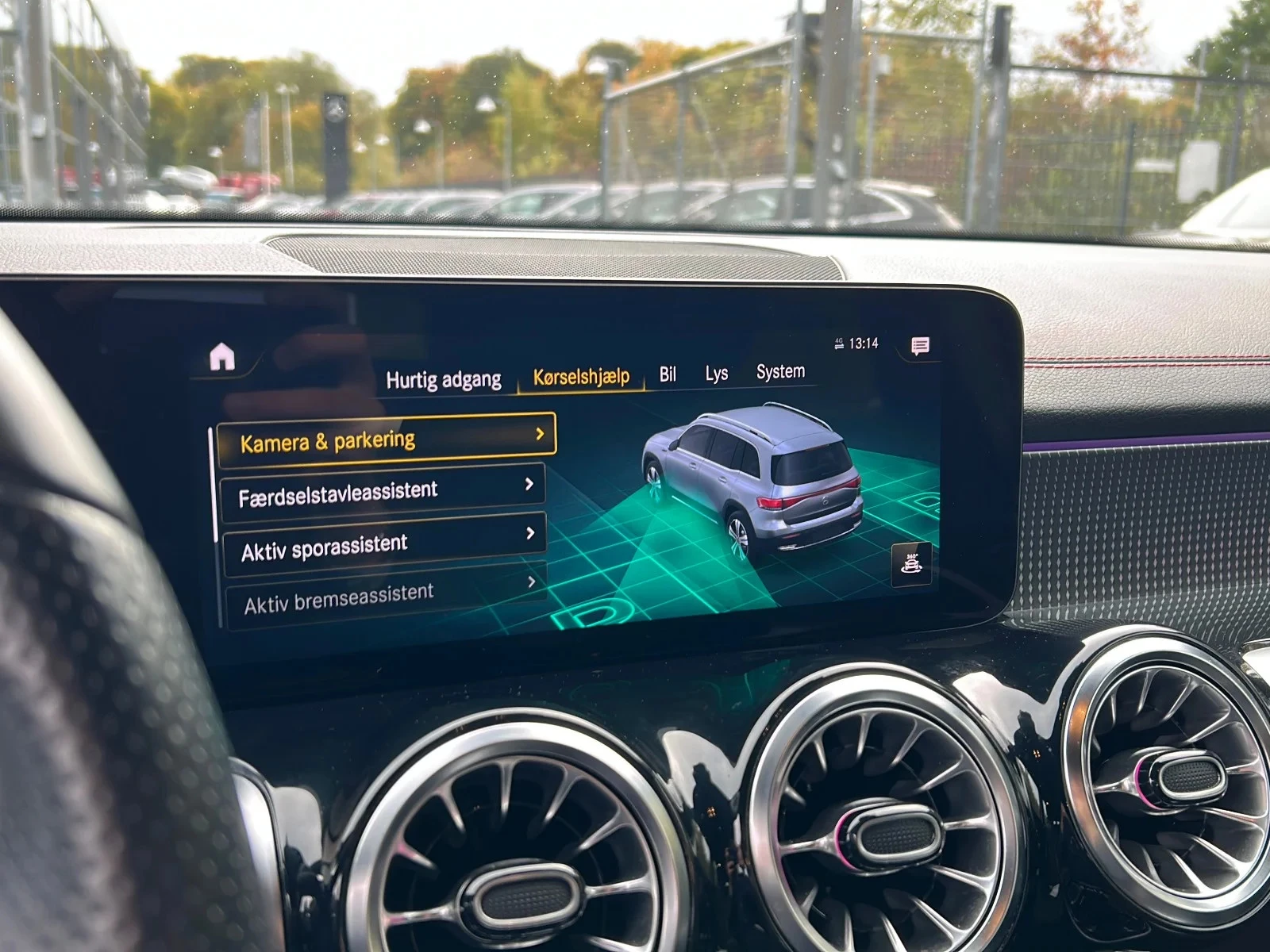 Mercedes-Benz-EQB-image-16