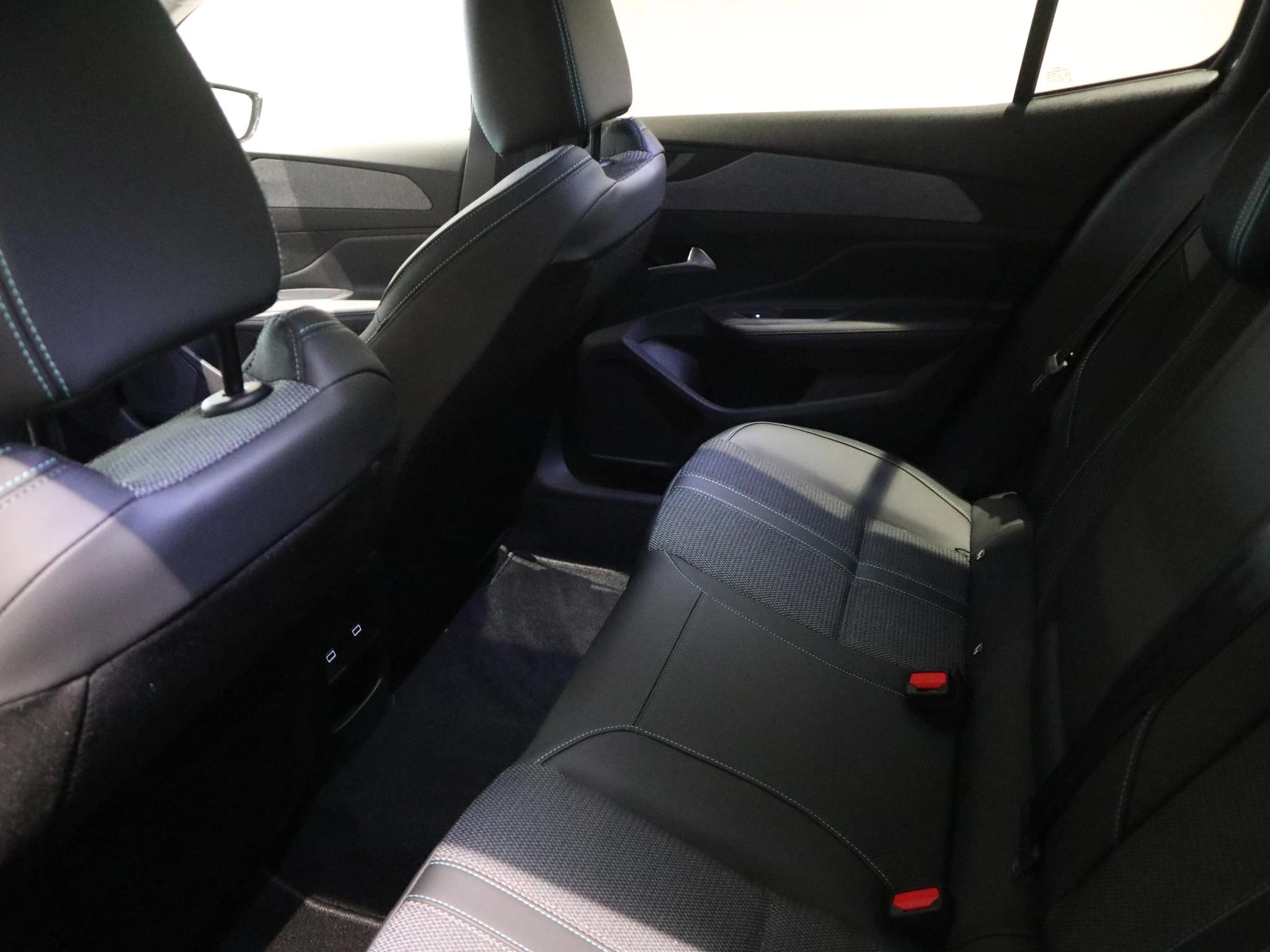 Peugeot-408-image-9