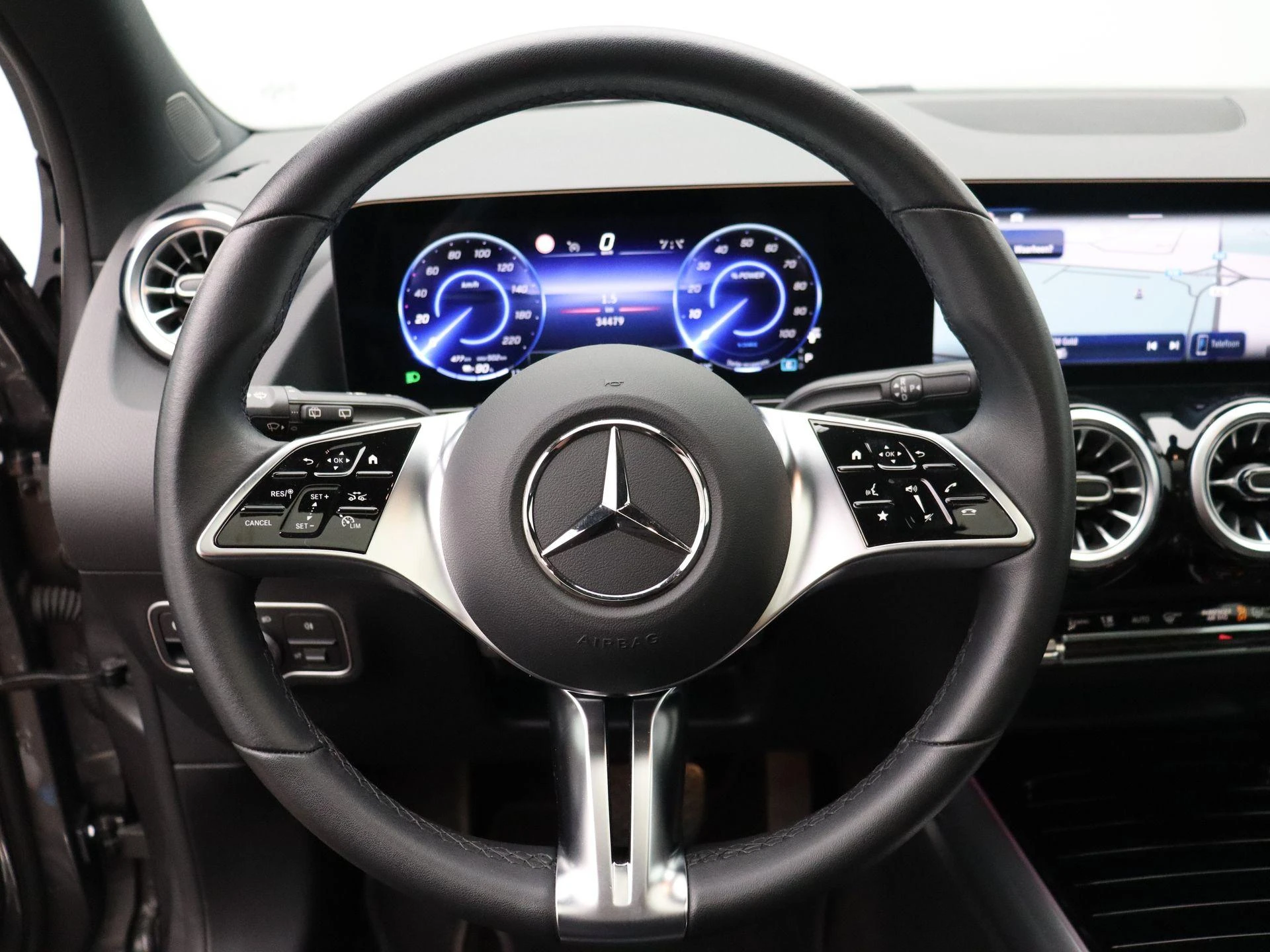 Mercedes-Benz-EQA-image-15