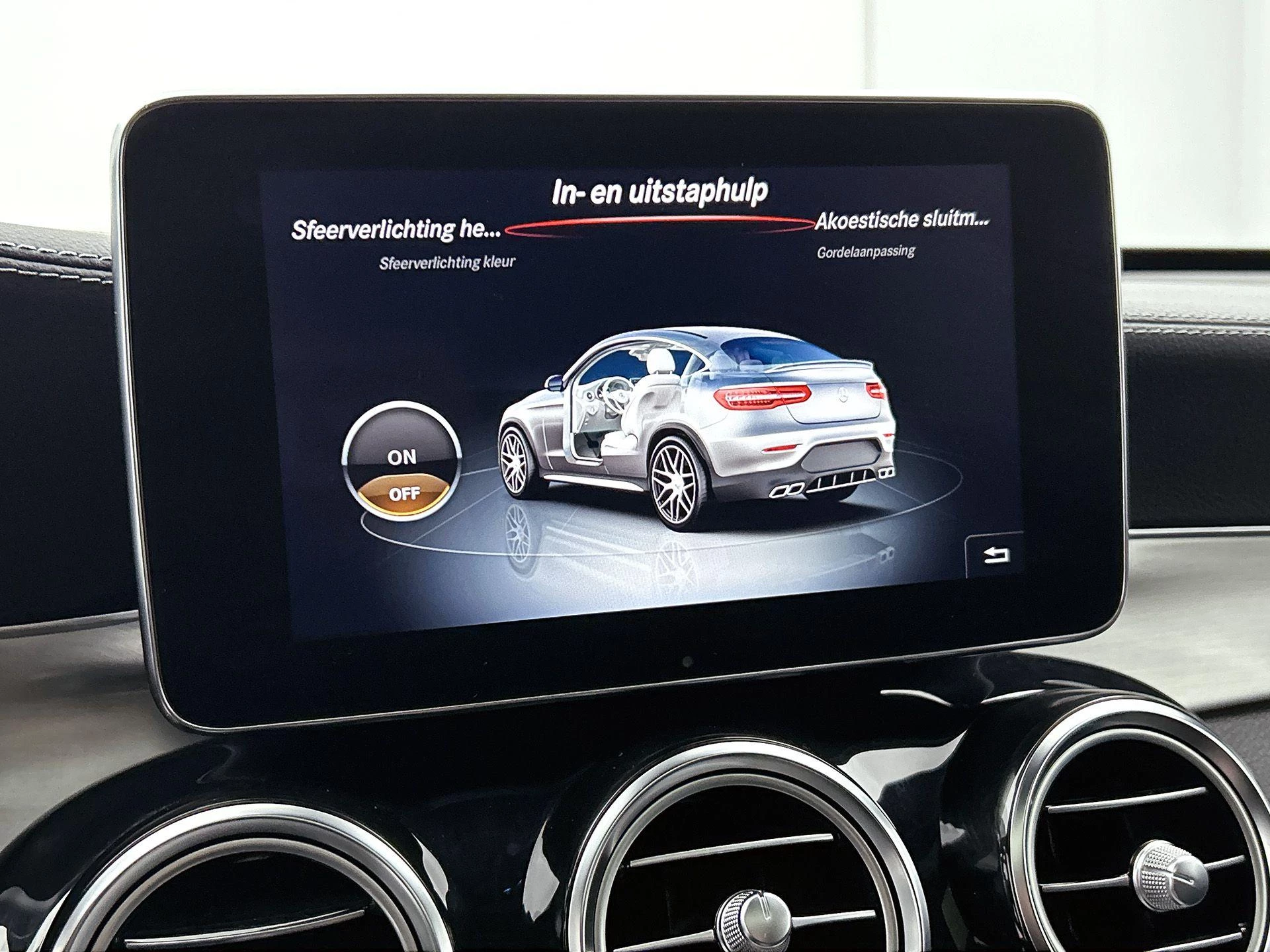Mercedes-Benz-GLC-image-12
