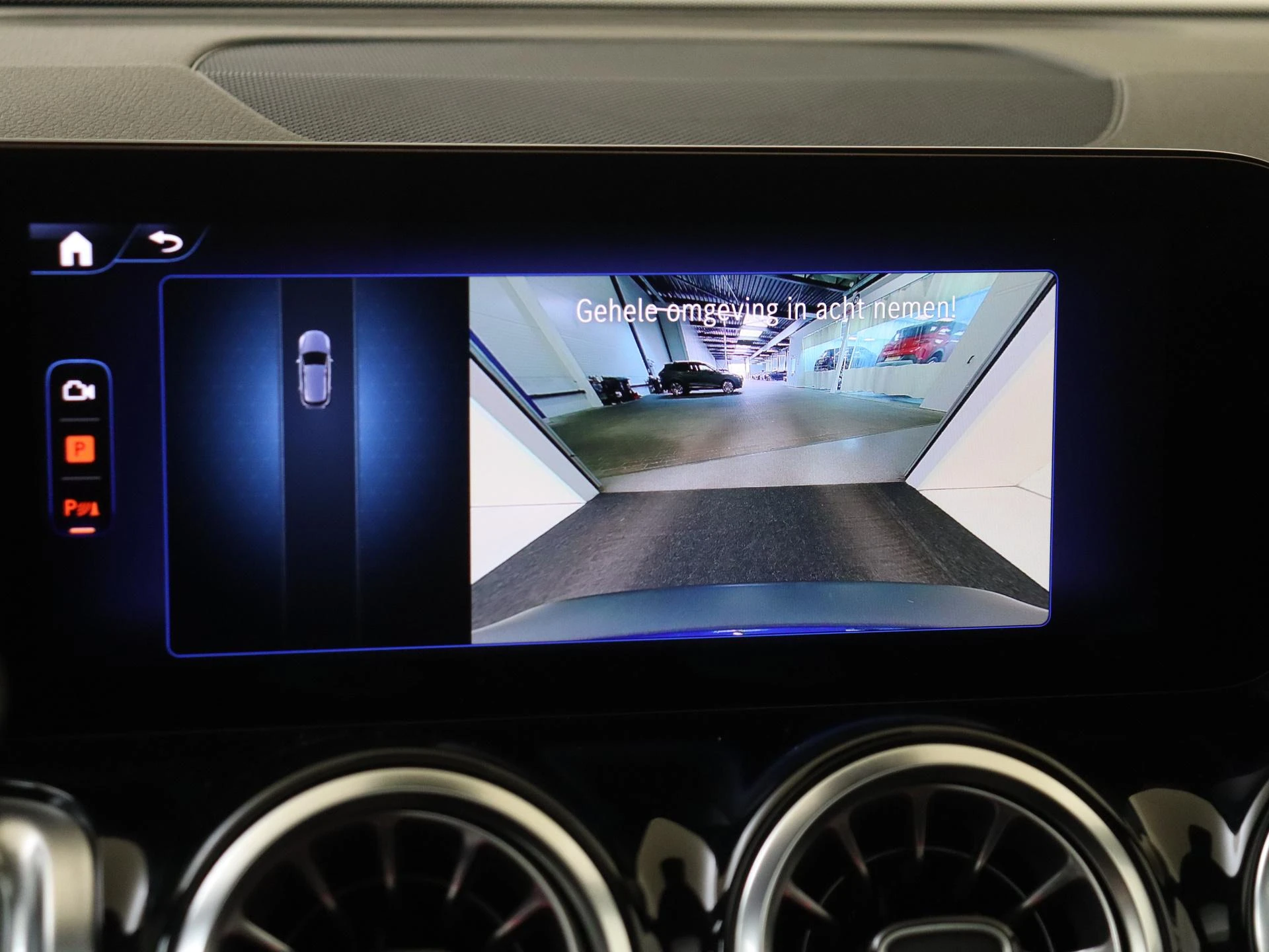 Mercedes-Benz-EQB-image-19