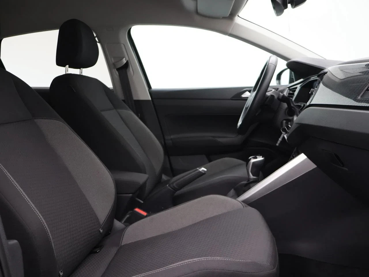 Volkswagen-Polo-image-3