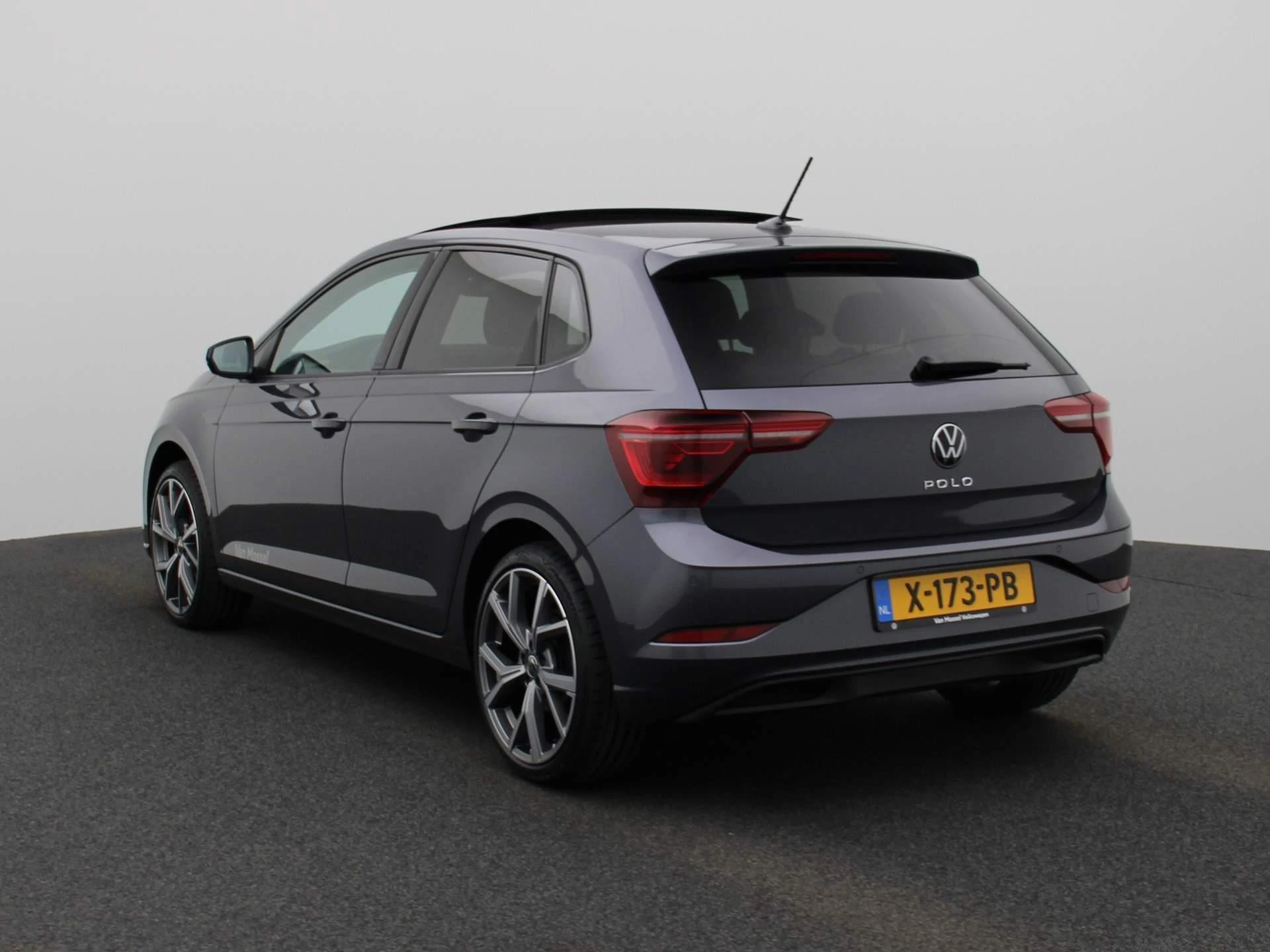 Volkswagen-Polo-image-1