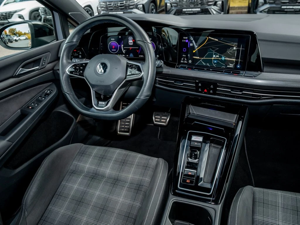 Volkswagen-Golf-image-7