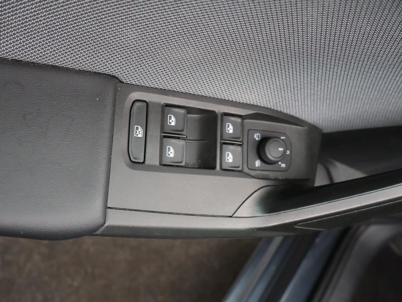 SEAT Leon Leon 5D Move! 1.0eTSI 110PK *AUTOMAAT*VIRTUAL COCKPIT*CAMERA*PDC*CRUISE*NAVI*APP-CONNECT*...*