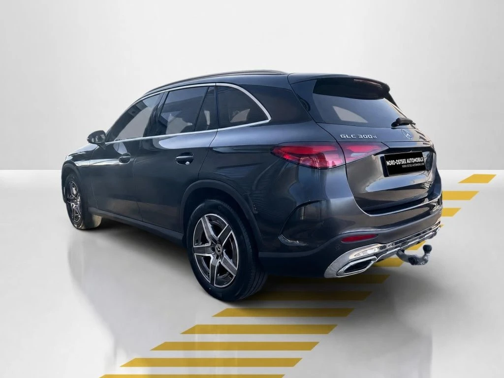 Mercedes-Benz-GLC 300 d-image-12