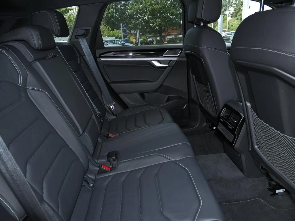 Volkswagen-Touareg-image-13