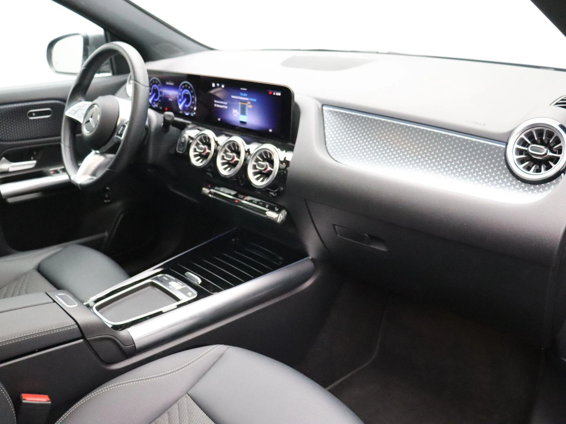 Mercedes-Benz-EQA-image-22