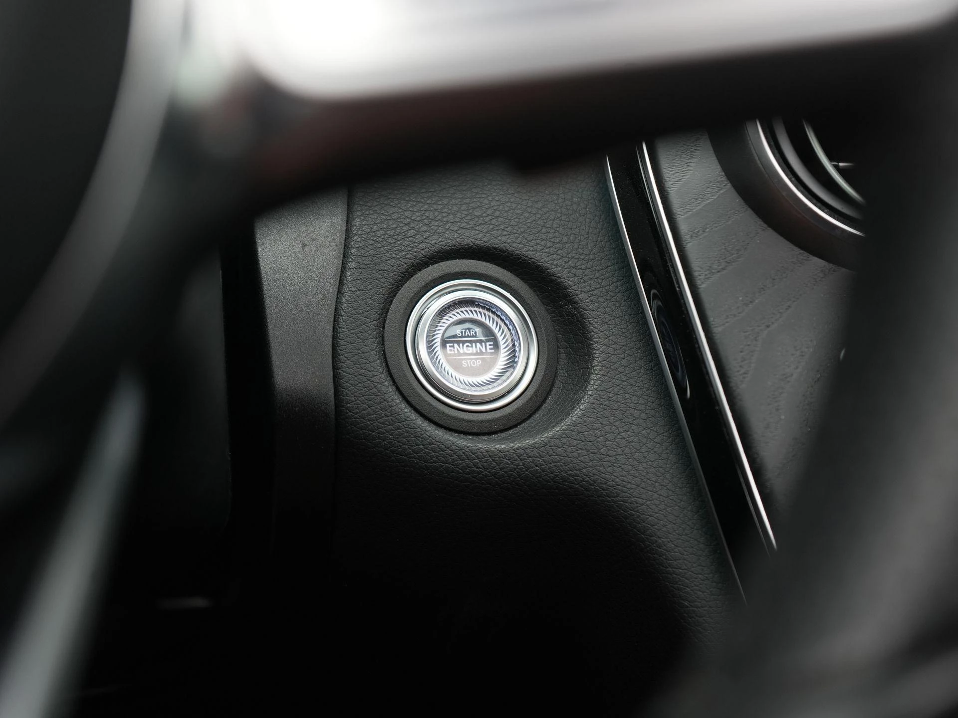 Mercedes-Benz-C-Klasse-image-30