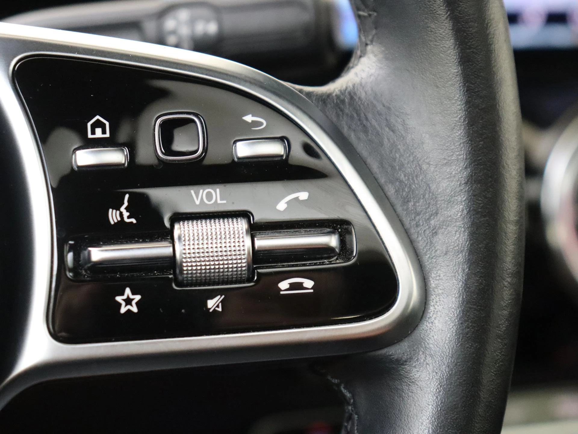 Mercedes-Benz-B-Klasse-image-13